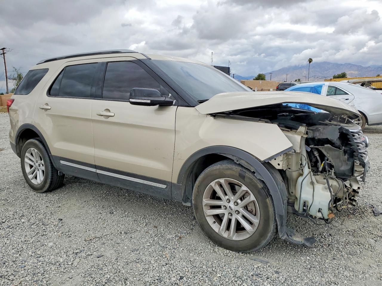 2017 Ford Explorer Xlt Gold vin: 1FM5K7D82HGA61535