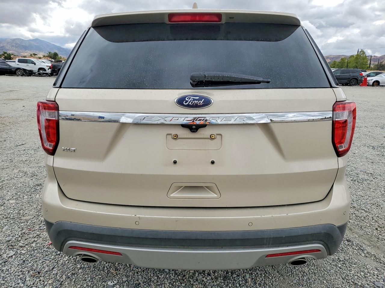 2017 Ford Explorer Xlt Gold vin: 1FM5K7D82HGA61535