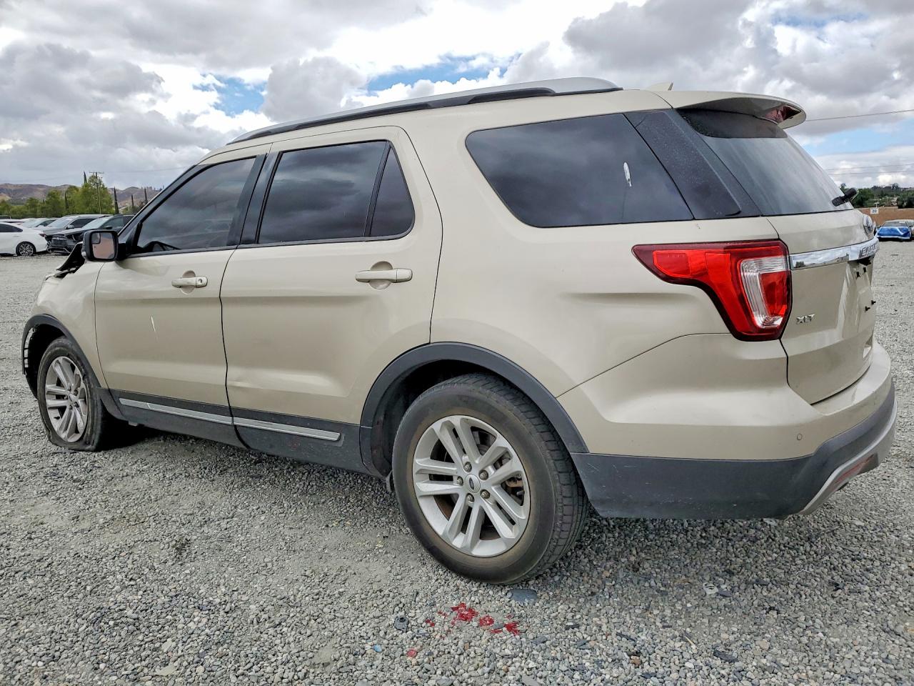 2017 Ford Explorer Xlt Gold vin: 1FM5K7D82HGA61535