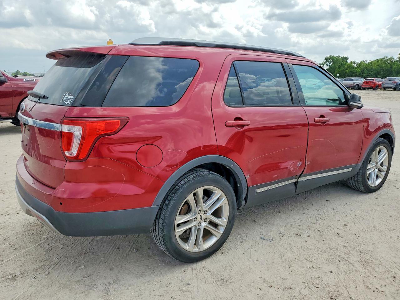 2017 Ford Explorer Xlt Красный vin: 1FM5K7D82HGE10726