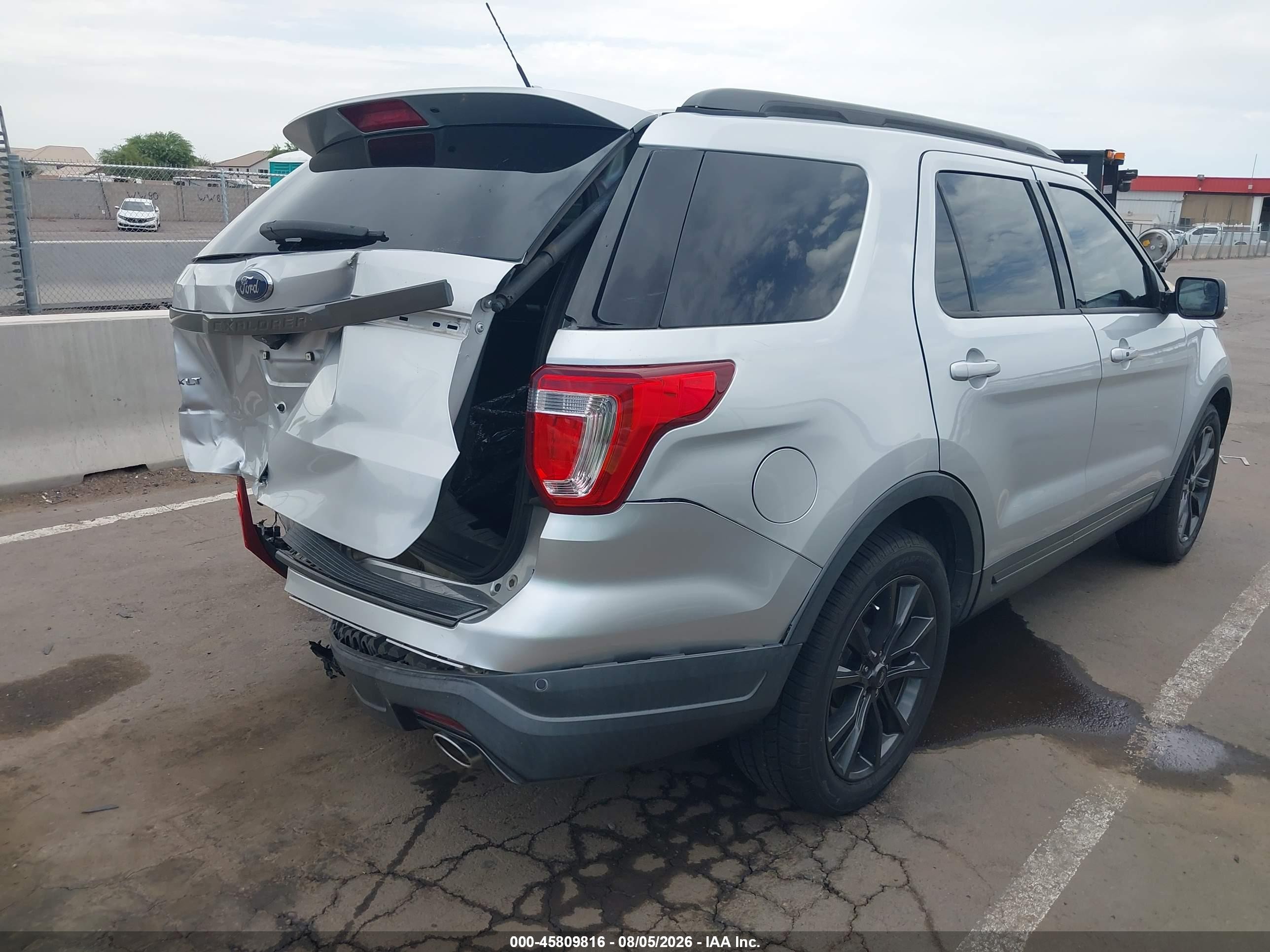 2018 Ford Explorer Xlt Silver vin: 1FM5K7D82JGA80981