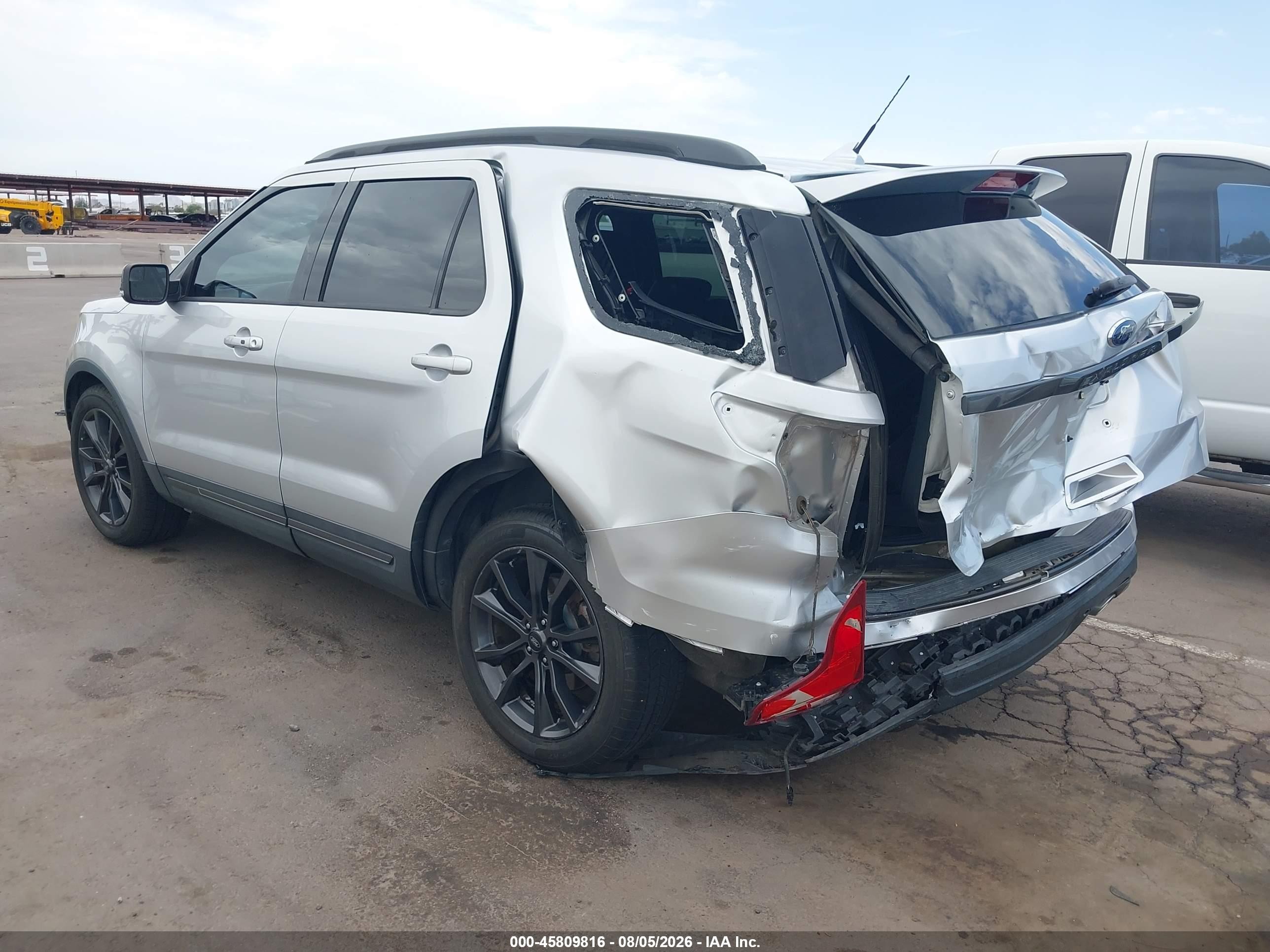 2018 Ford Explorer Xlt Silver vin: 1FM5K7D82JGA80981
