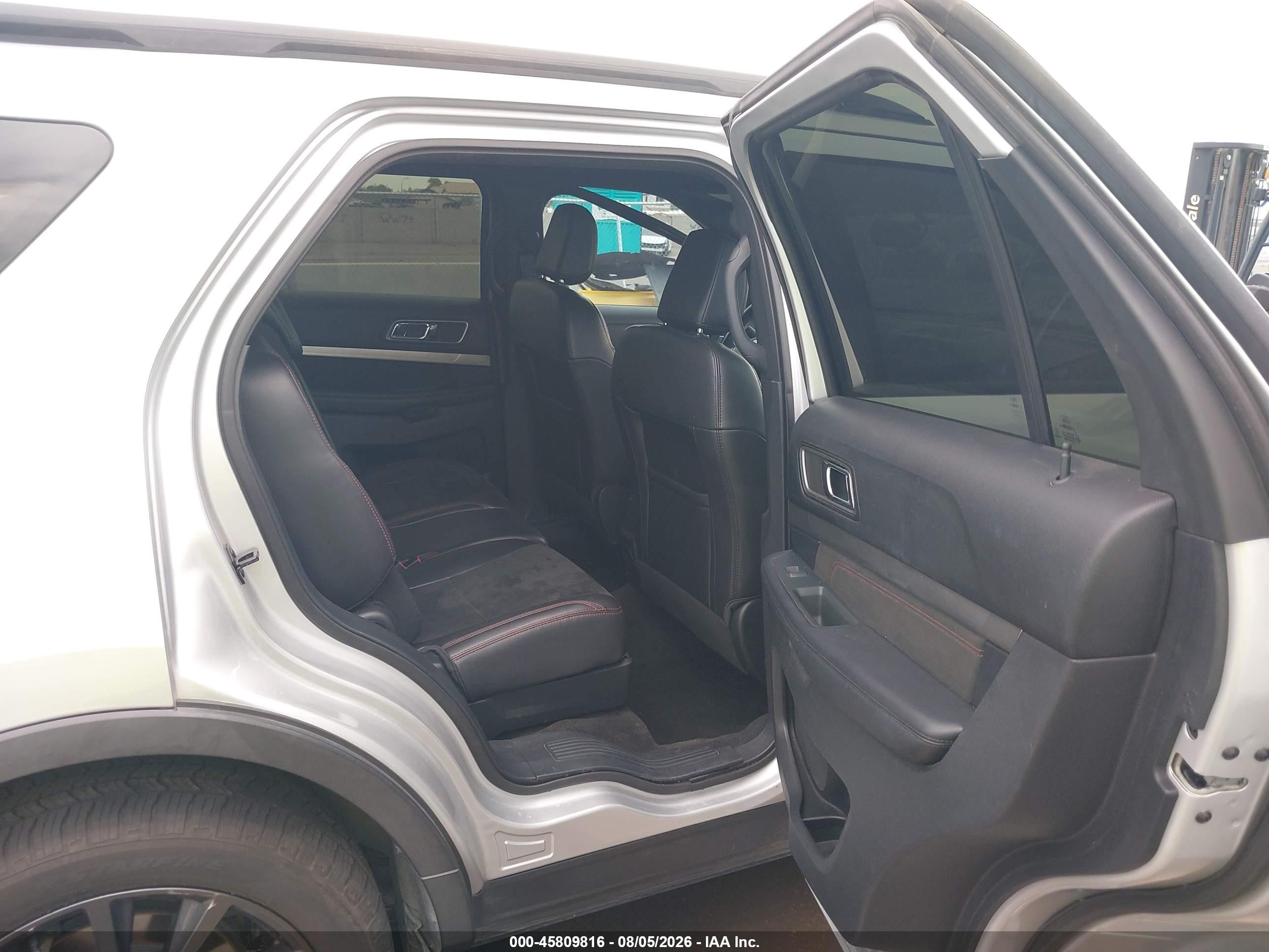 2018 Ford Explorer Xlt Silver vin: 1FM5K7D82JGA80981