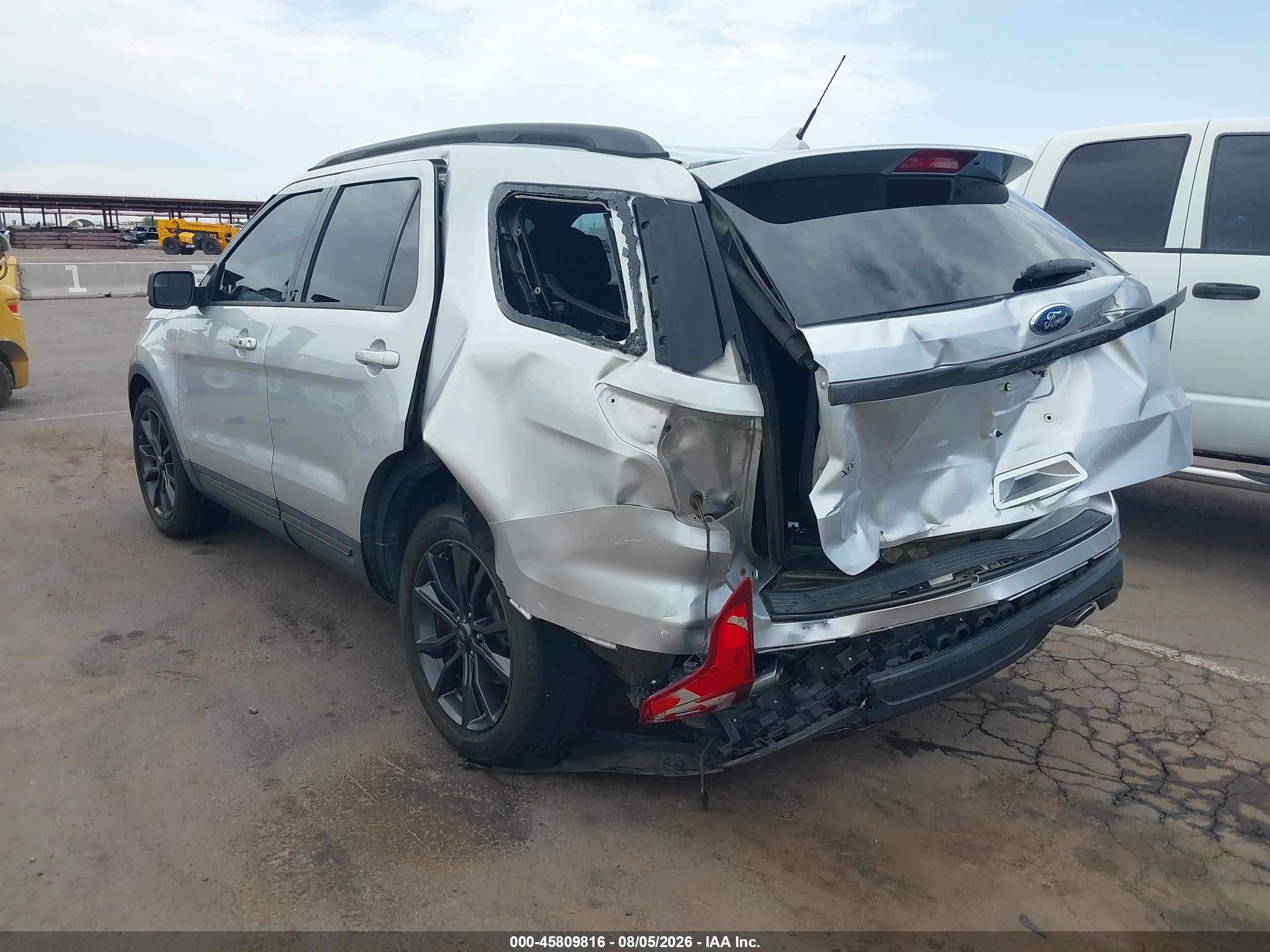 2018 Ford Explorer Xlt Silver vin: 1FM5K7D82JGA80981