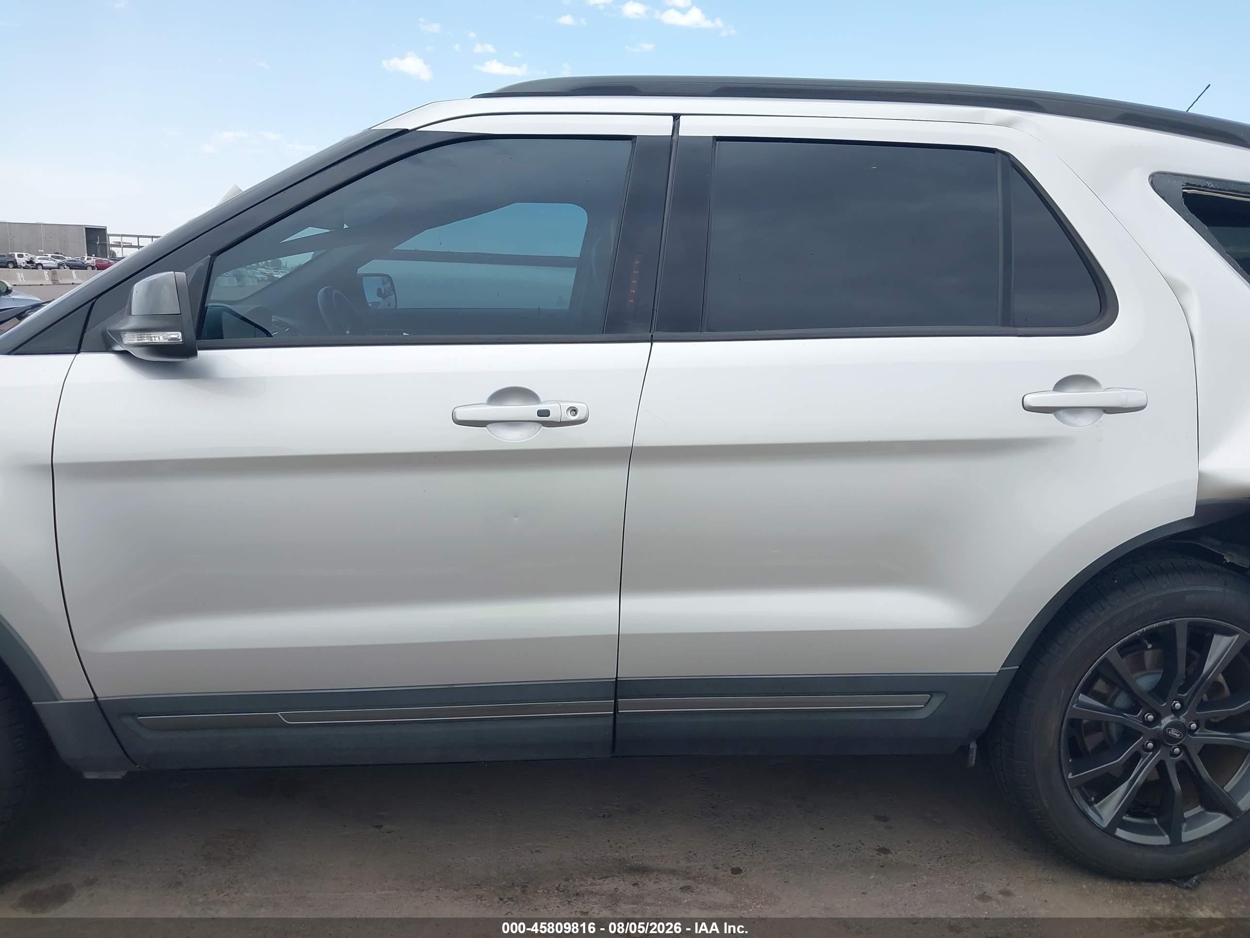 2018 Ford Explorer Xlt Silver vin: 1FM5K7D82JGA80981