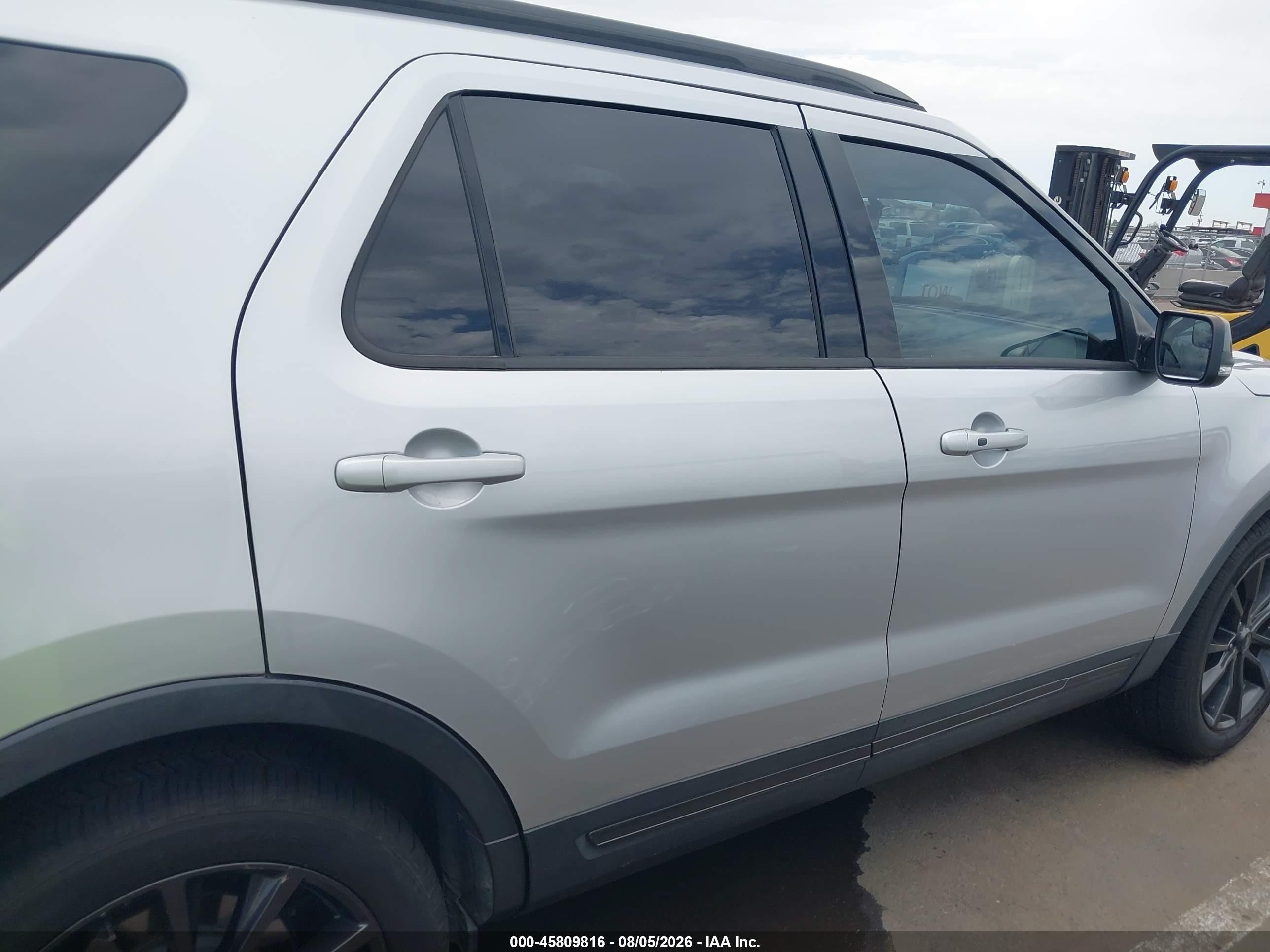 2018 Ford Explorer Xlt Silver vin: 1FM5K7D82JGA80981