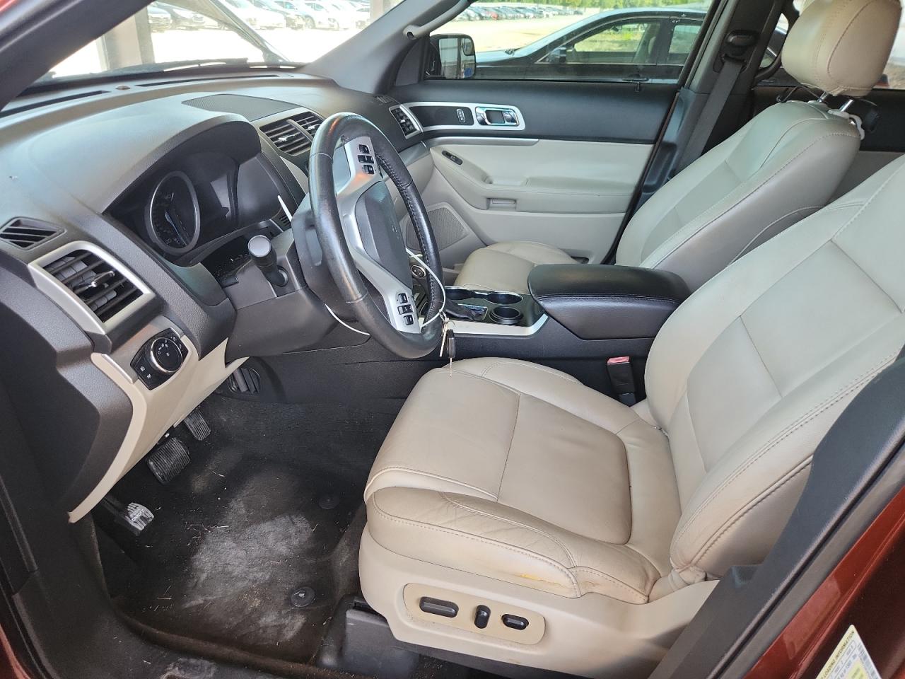 2015 Ford Explorer Xlt Brown vin: 1FM5K7D83FGA83038 Damage: Left Front Seat, Torn, 1/2 To 1 Inch