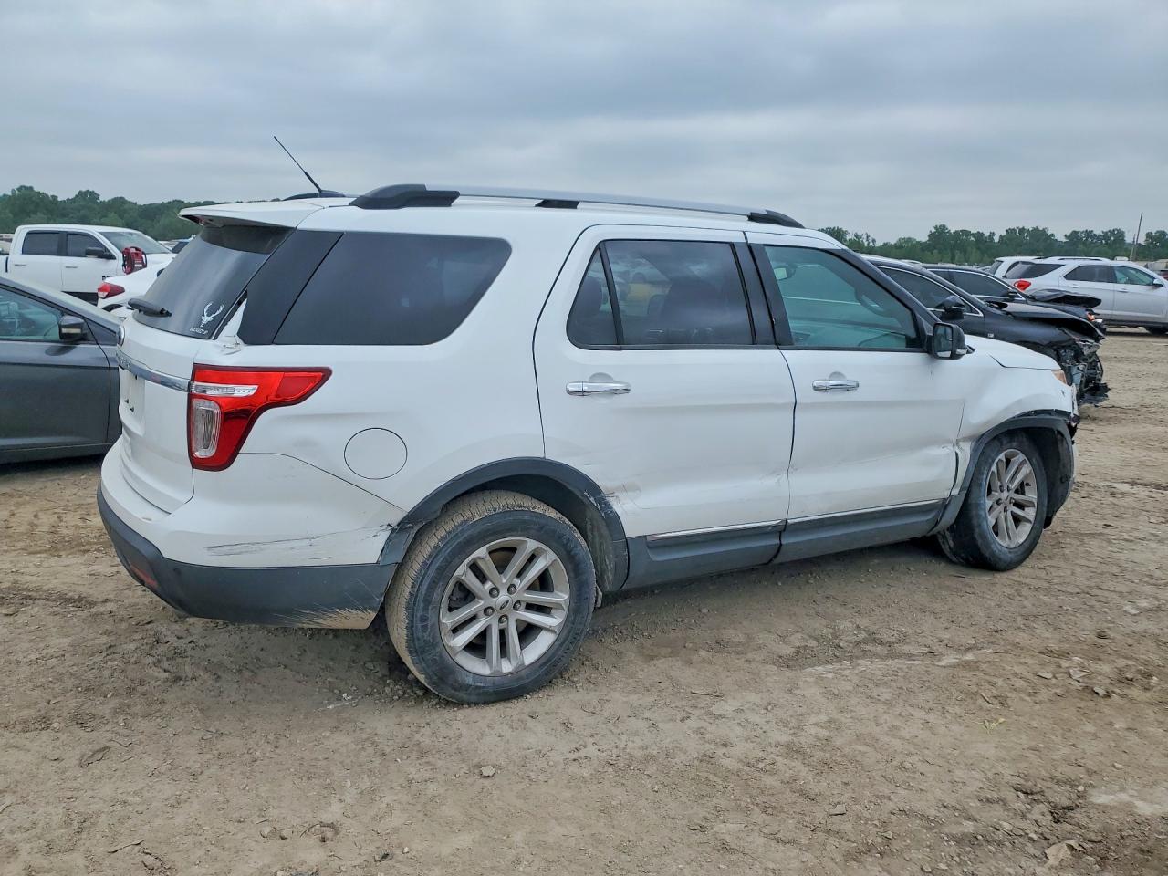 2015 Ford Explorer White vin: 1FM5K7D83FGC65113