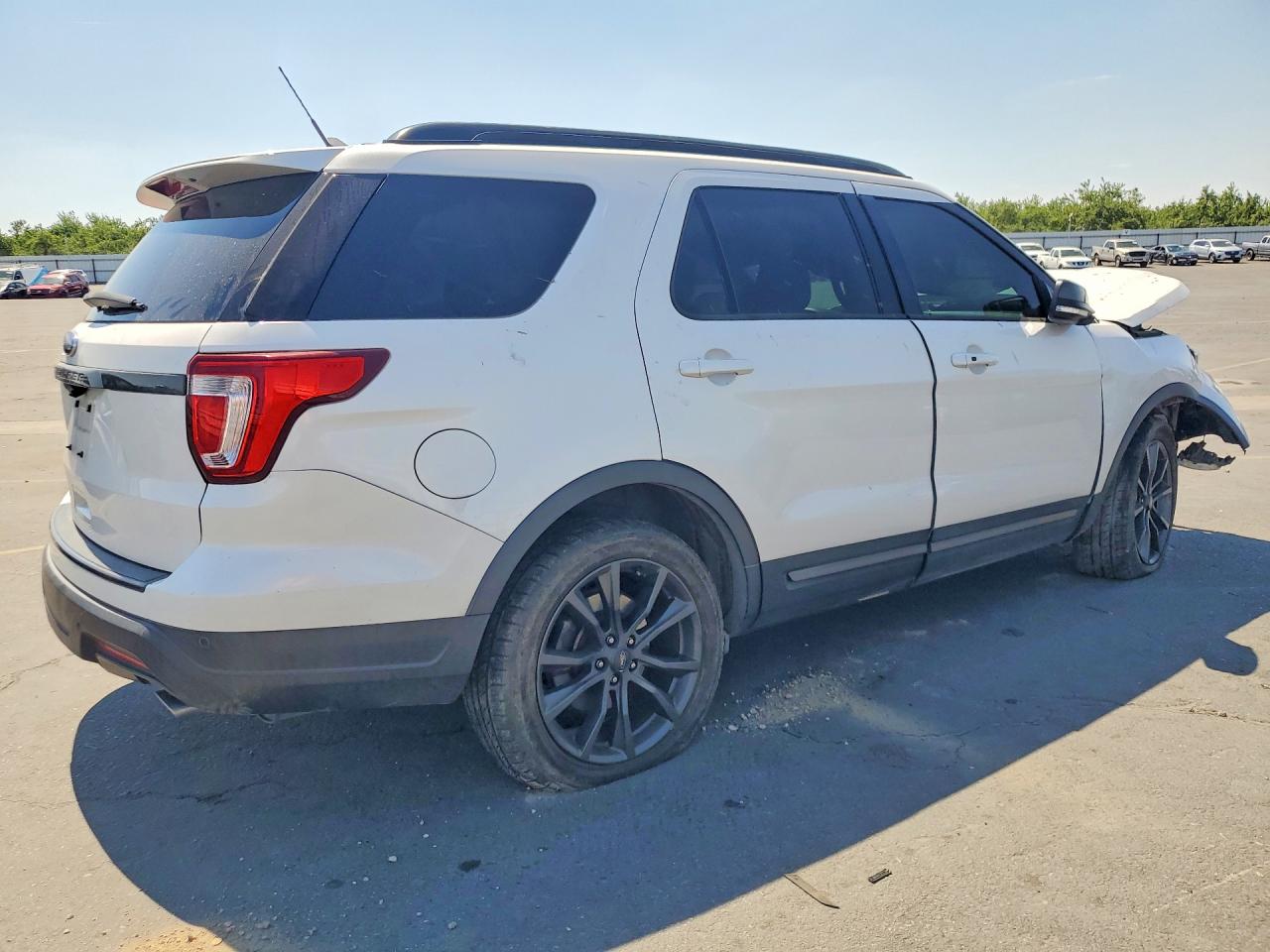 2018 Ford Explorer Xlt White vin: 1FM5K7D83JGC86889