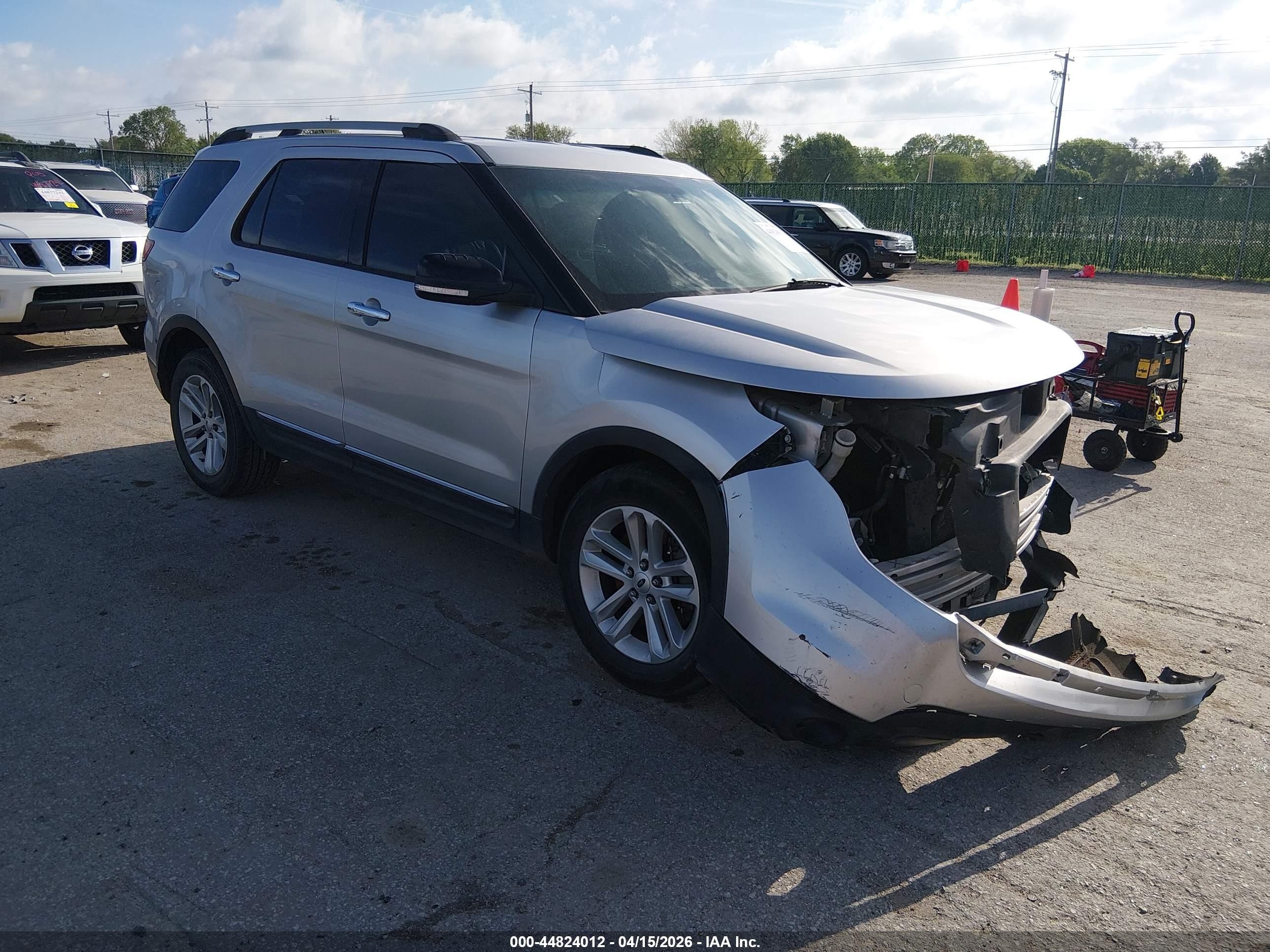 2014 Ford Explorer Xlt Серебряный vin: 1FM5K7D84EGA21016