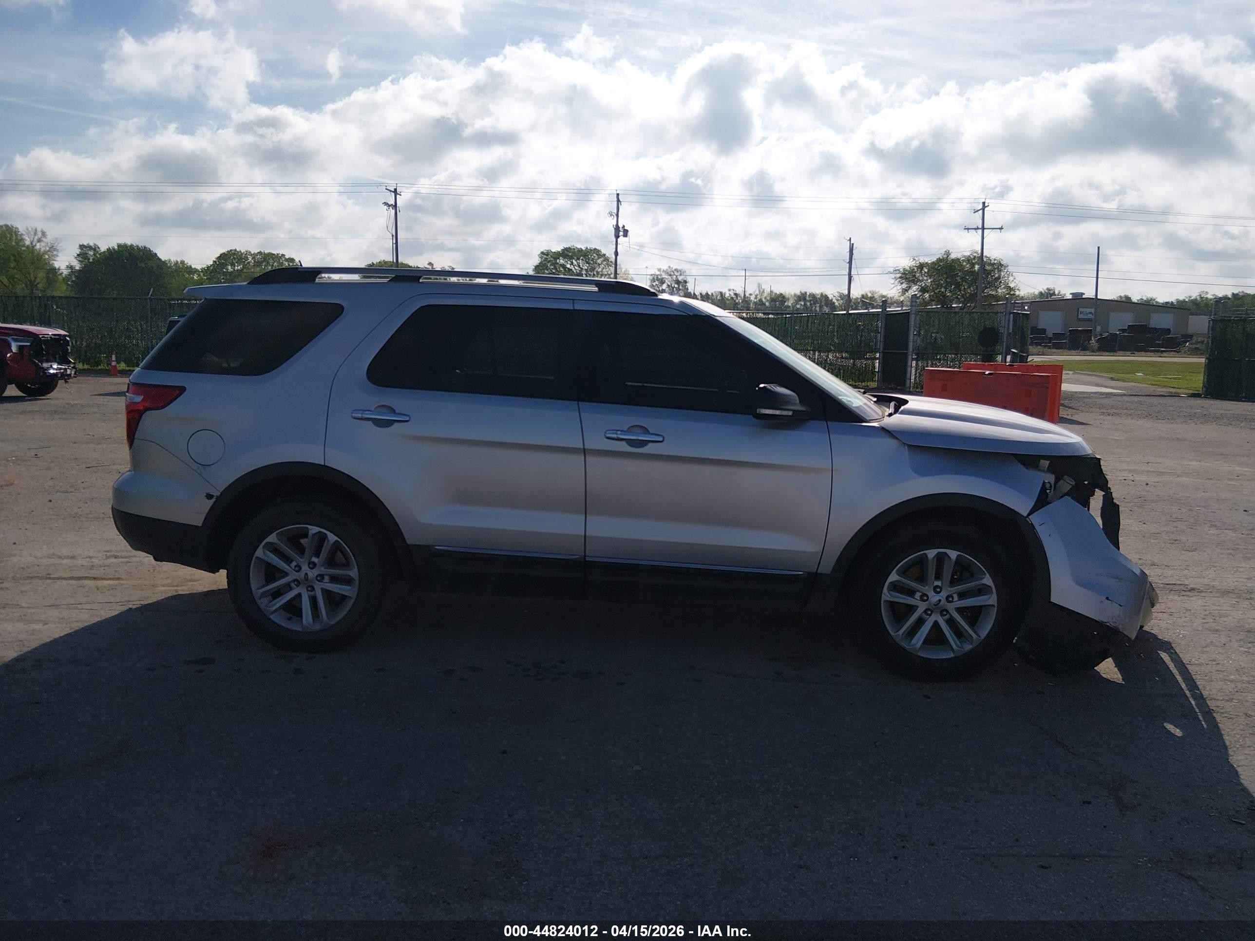 2014 Ford Explorer Xlt Серебряный vin: 1FM5K7D84EGA21016