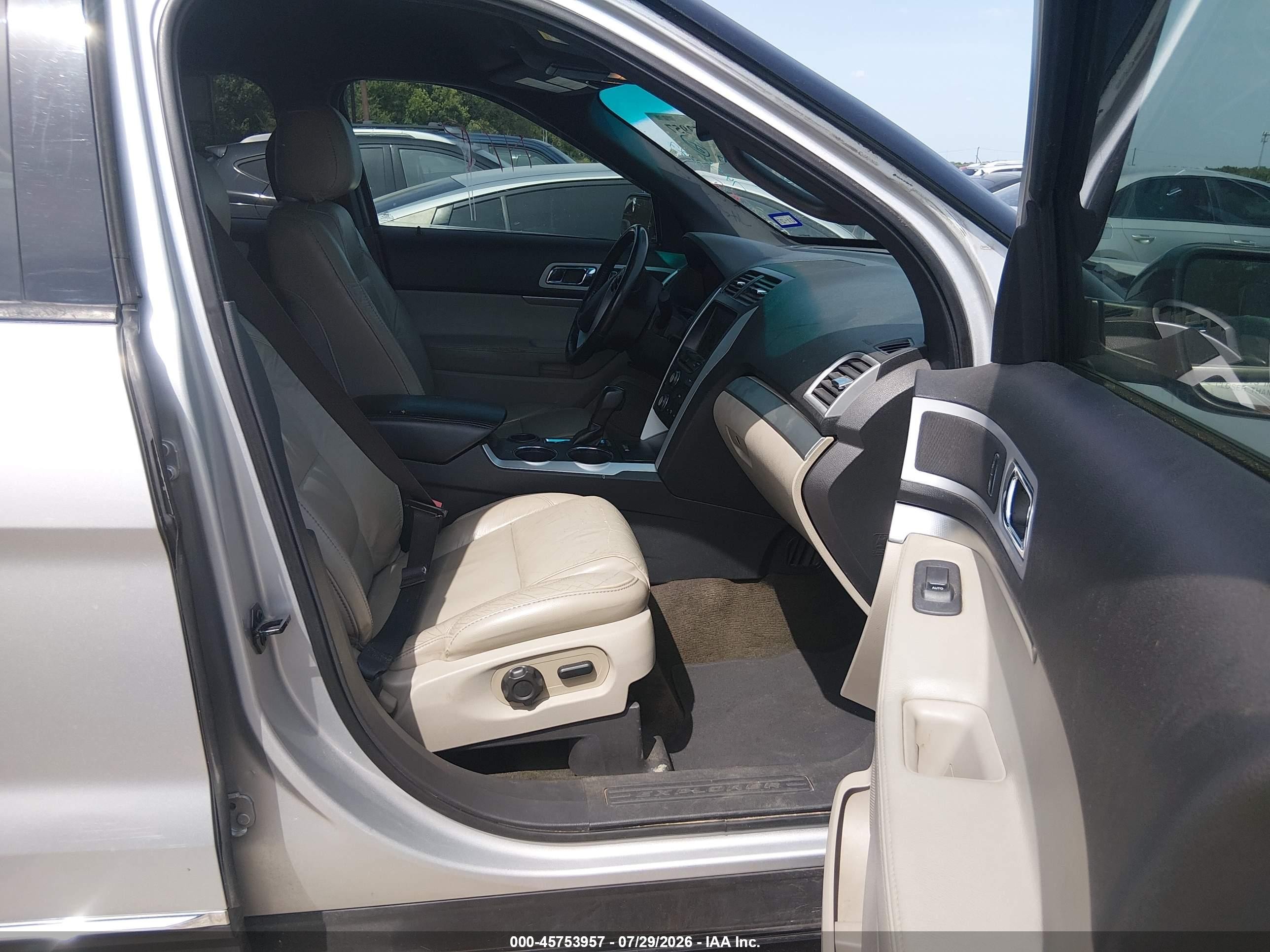2014 Ford Explorer Xlt Silver vin: 1FM5K7D84EGA88523