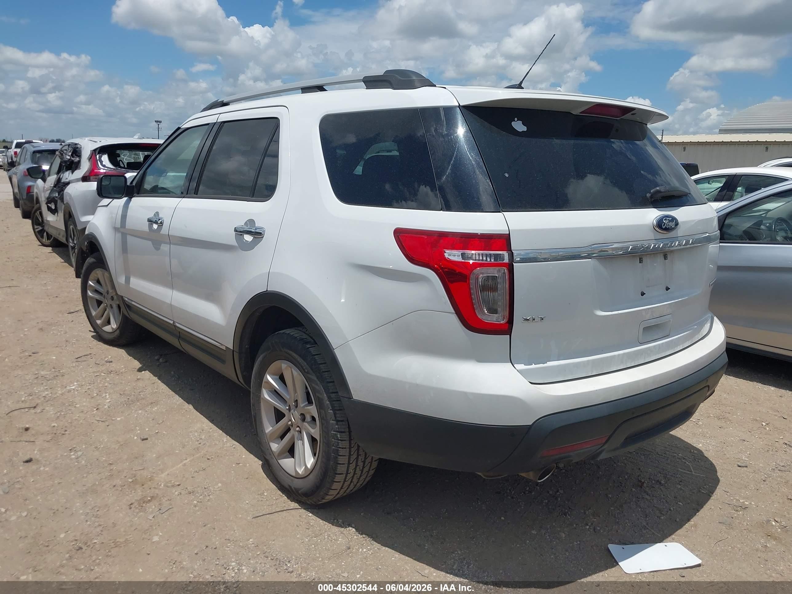 2015 Ford Explorer Xlt White vin: 1FM5K7D84FGC28071