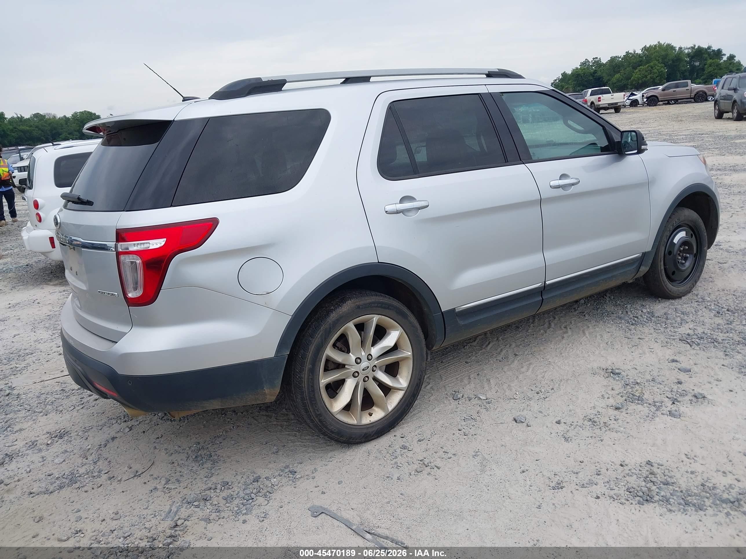 2014 Ford Explorer Xlt Серебряный vin: 1FM5K7D85EGC20625