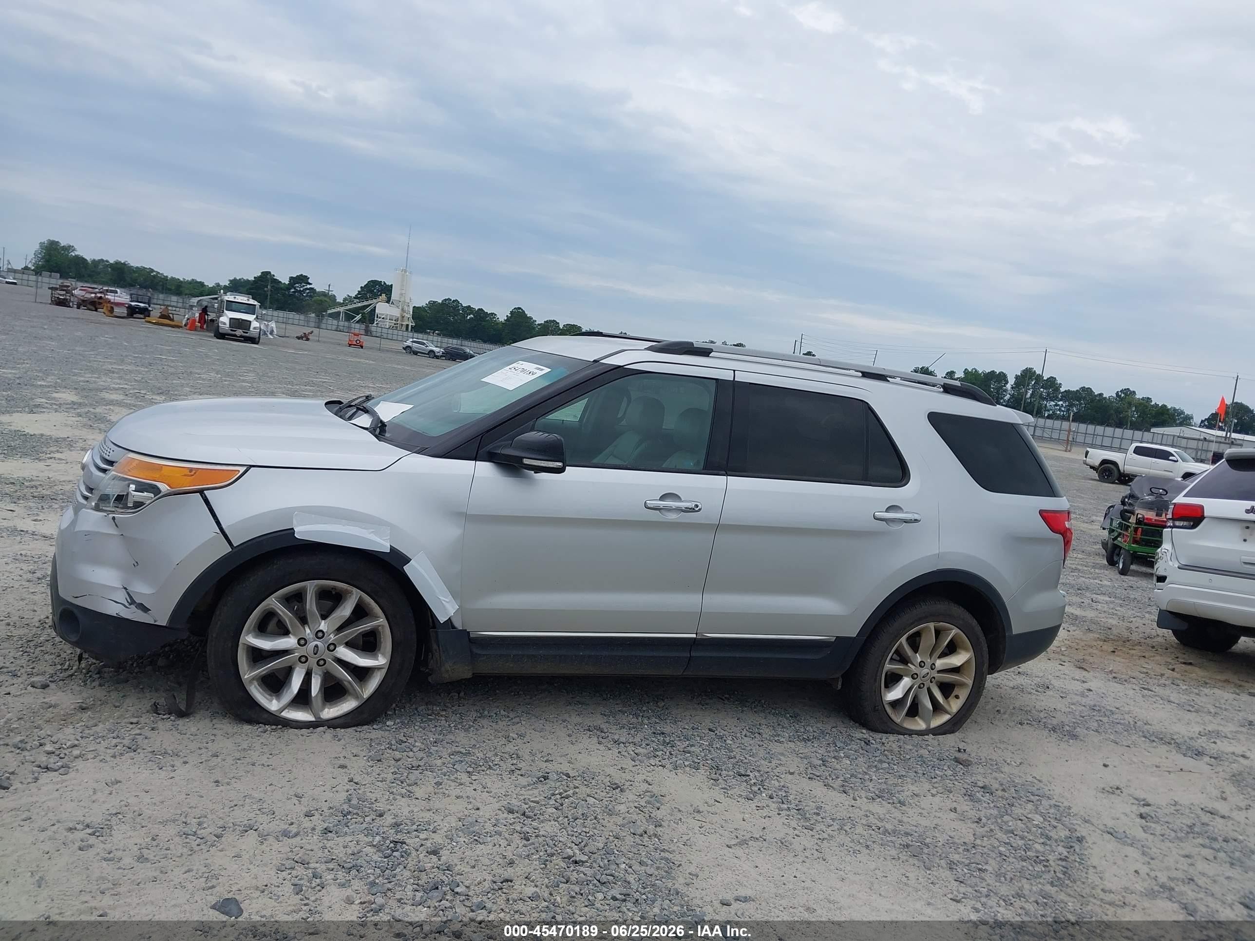 2014 Ford Explorer Xlt Серебряный vin: 1FM5K7D85EGC20625