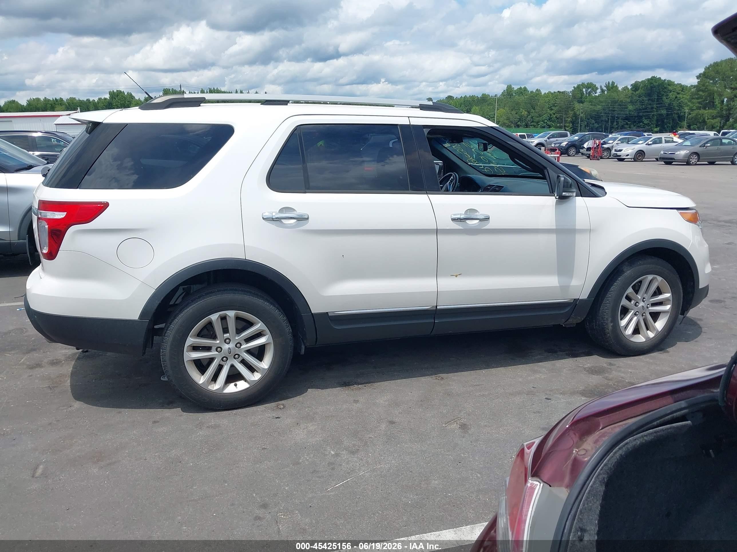 2015 Ford Explorer Xlt Белый vin: 1FM5K7D85FGB37584