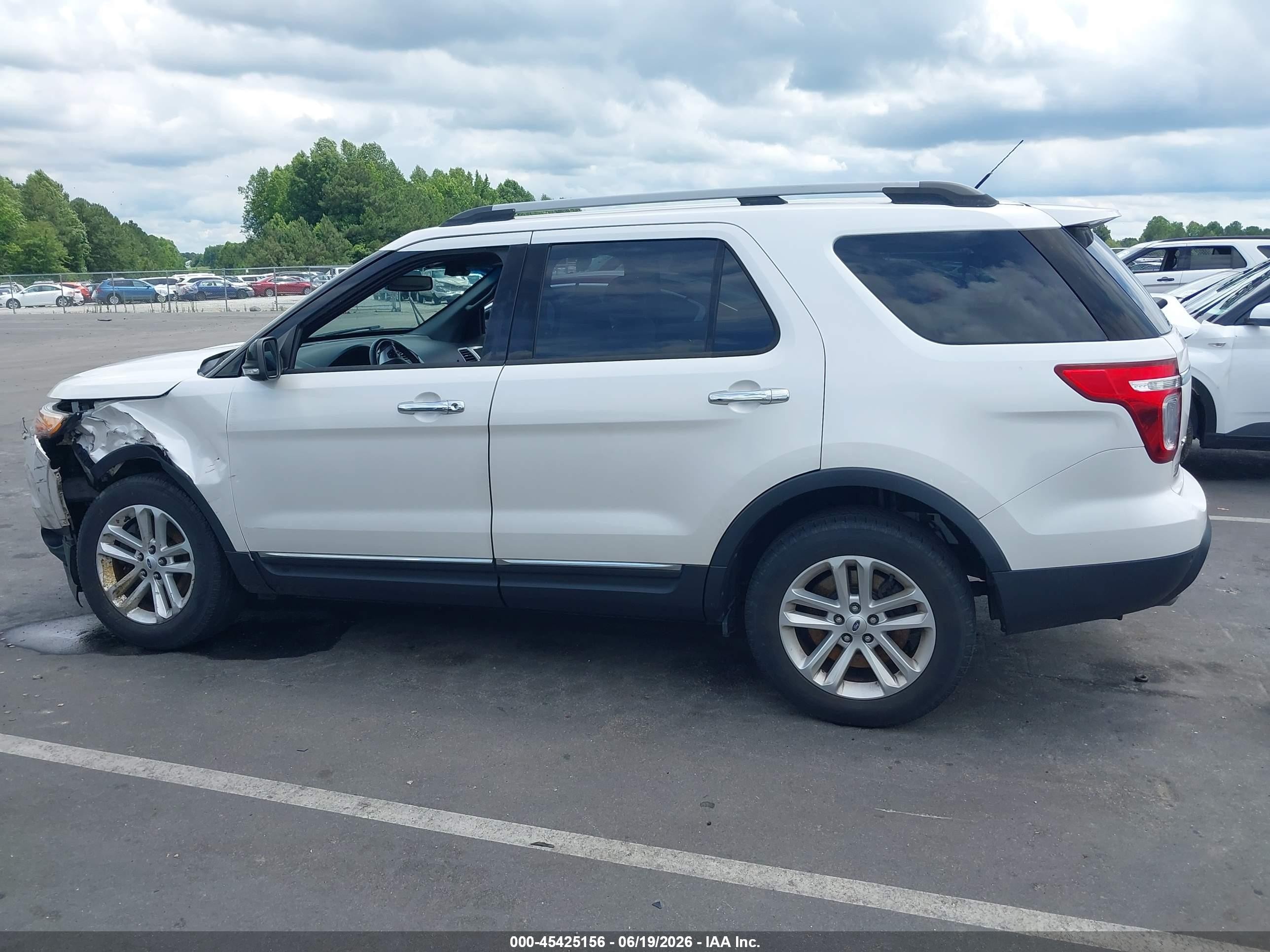2015 Ford Explorer Xlt Белый vin: 1FM5K7D85FGB37584