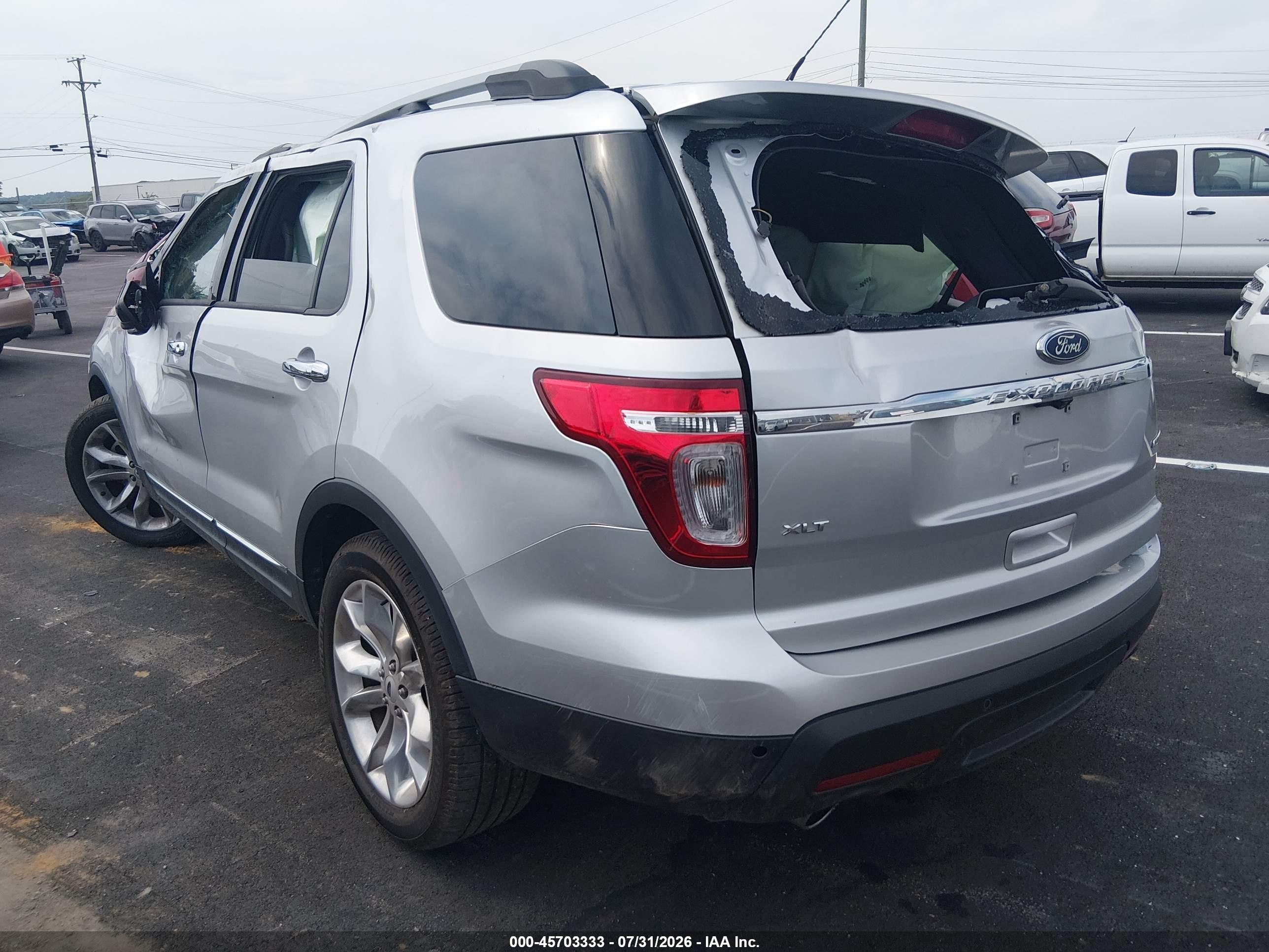 2015 Ford Explorer Xlt Silver vin: 1FM5K7D86FGA12268