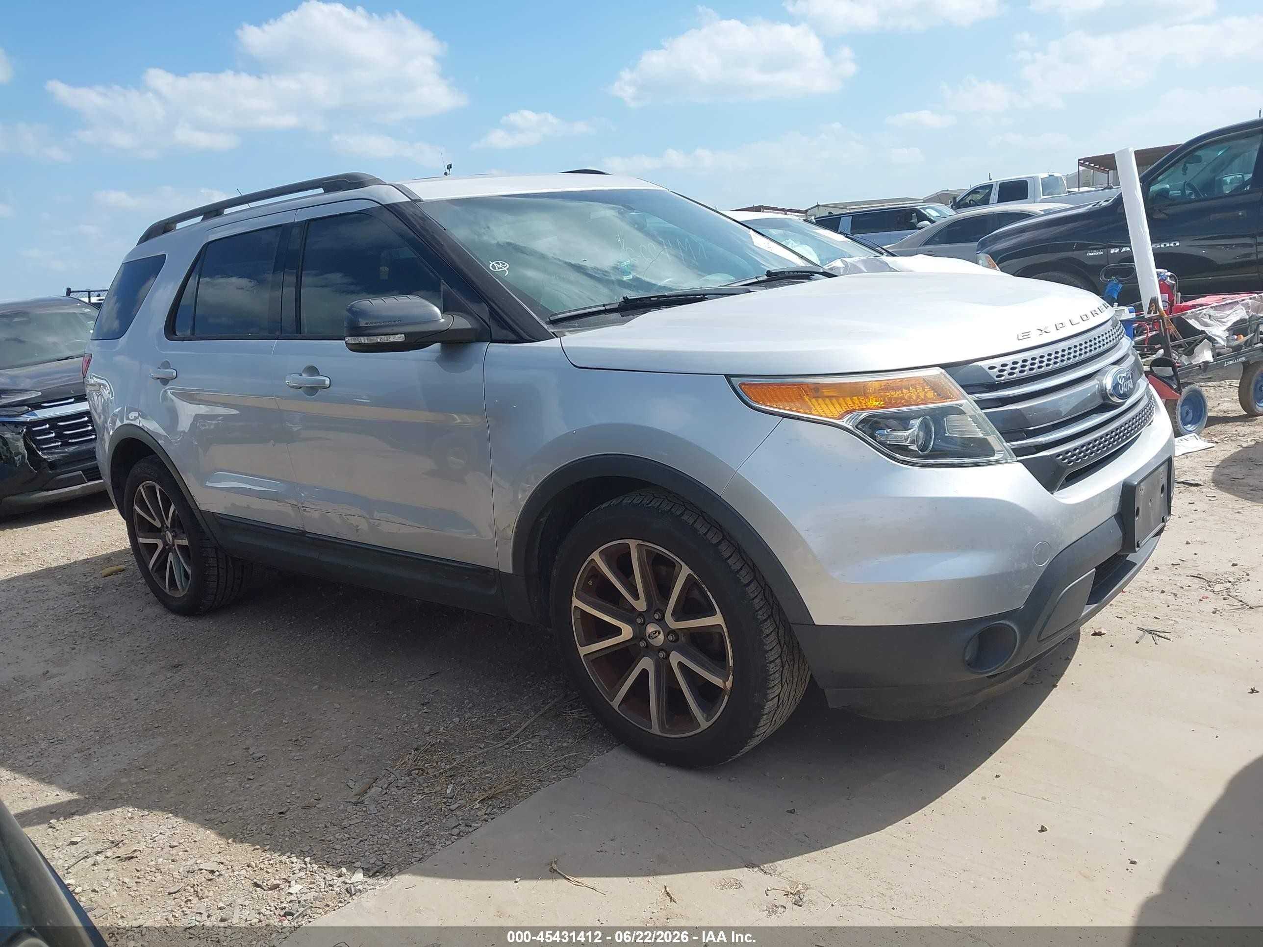 2015 Ford Explorer Xlt Silver vin: 1FM5K7D86FGB49520