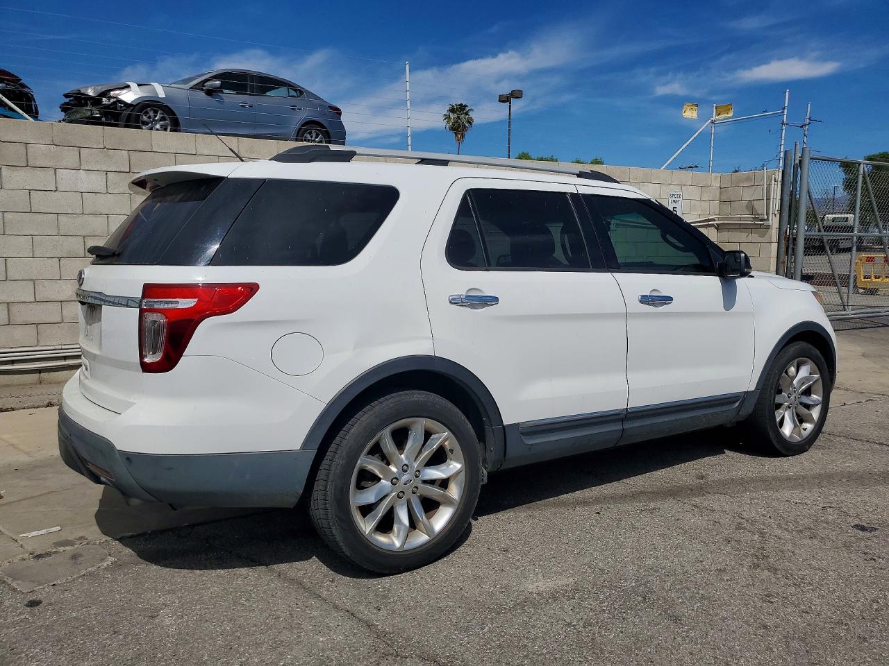 2013 Ford Explorer Xlt White vin: 1FM5K7D87DGA84237
