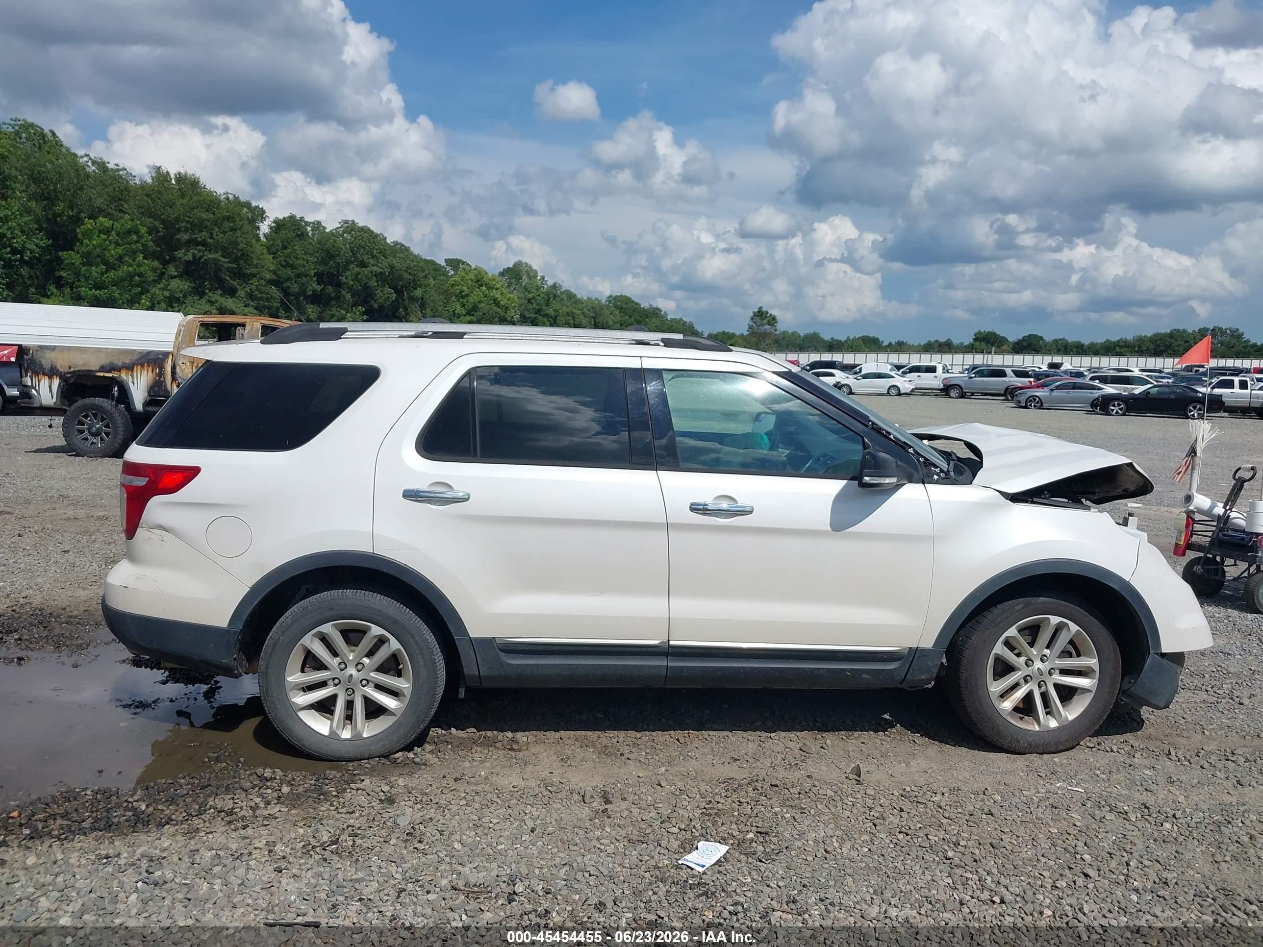 2013 Ford Explorer Xlt White vin: 1FM5K7D87DGC28207