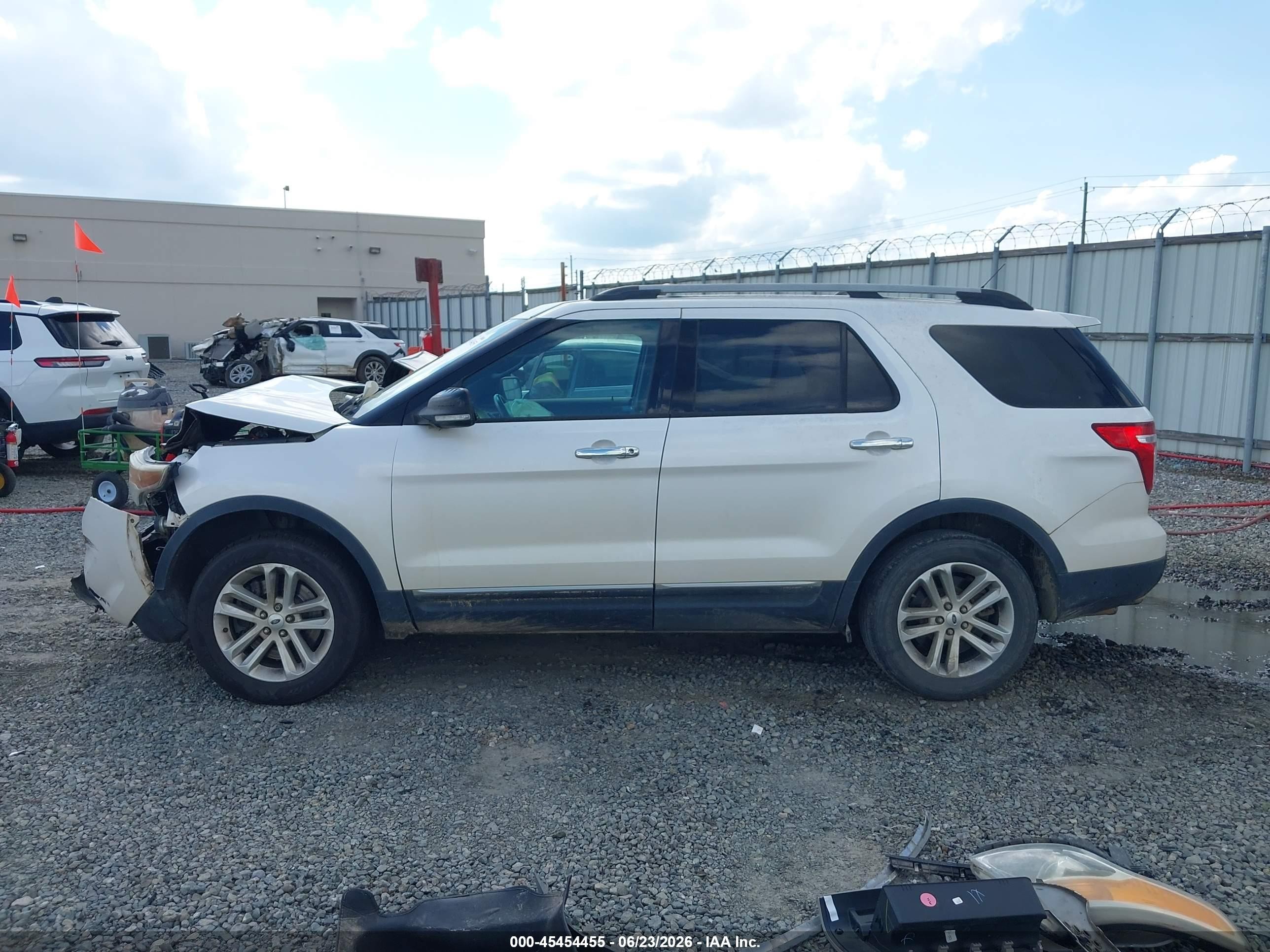 2013 Ford Explorer Xlt White vin: 1FM5K7D87DGC28207