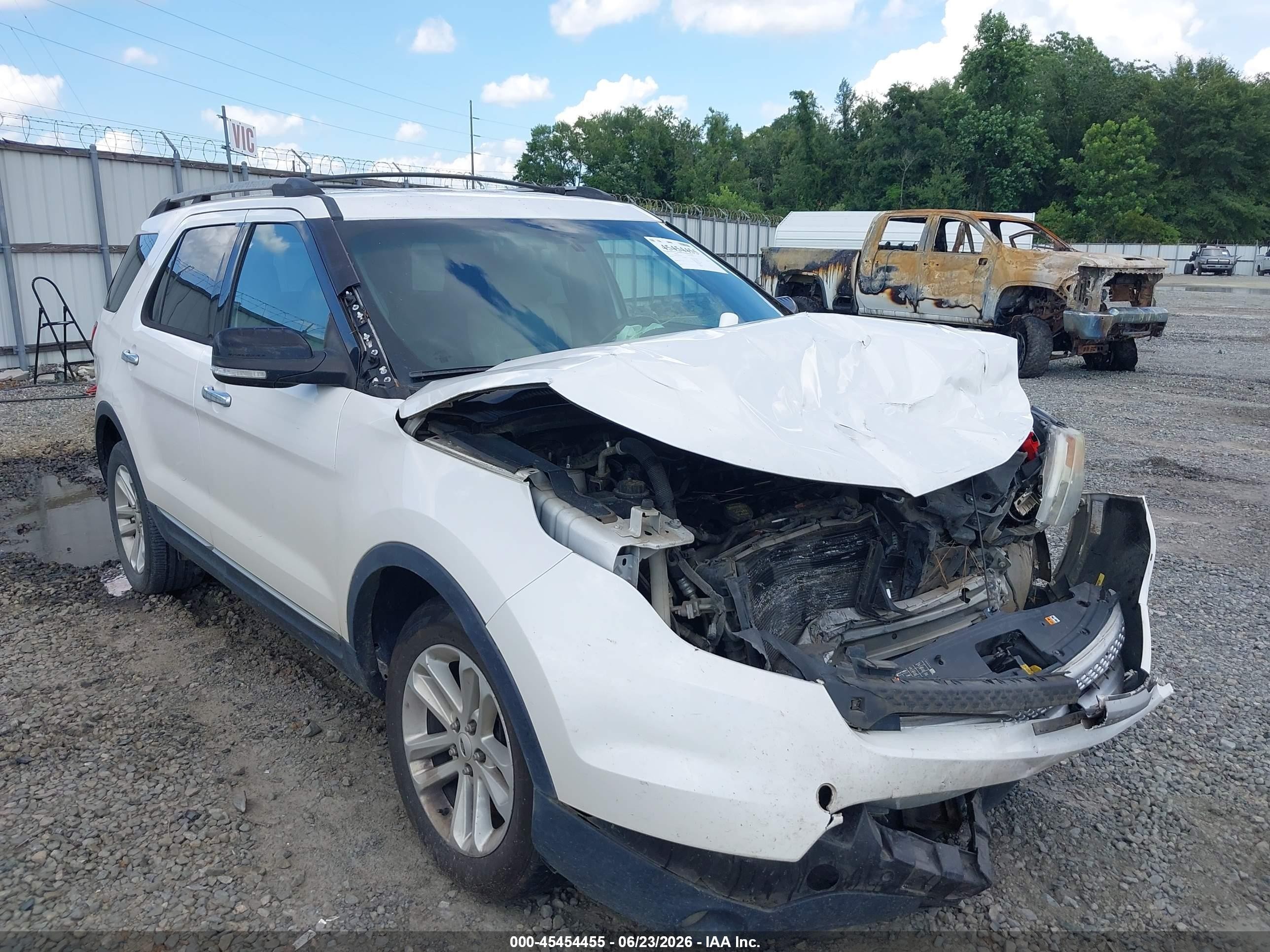 2013 Ford Explorer Xlt White vin: 1FM5K7D87DGC28207