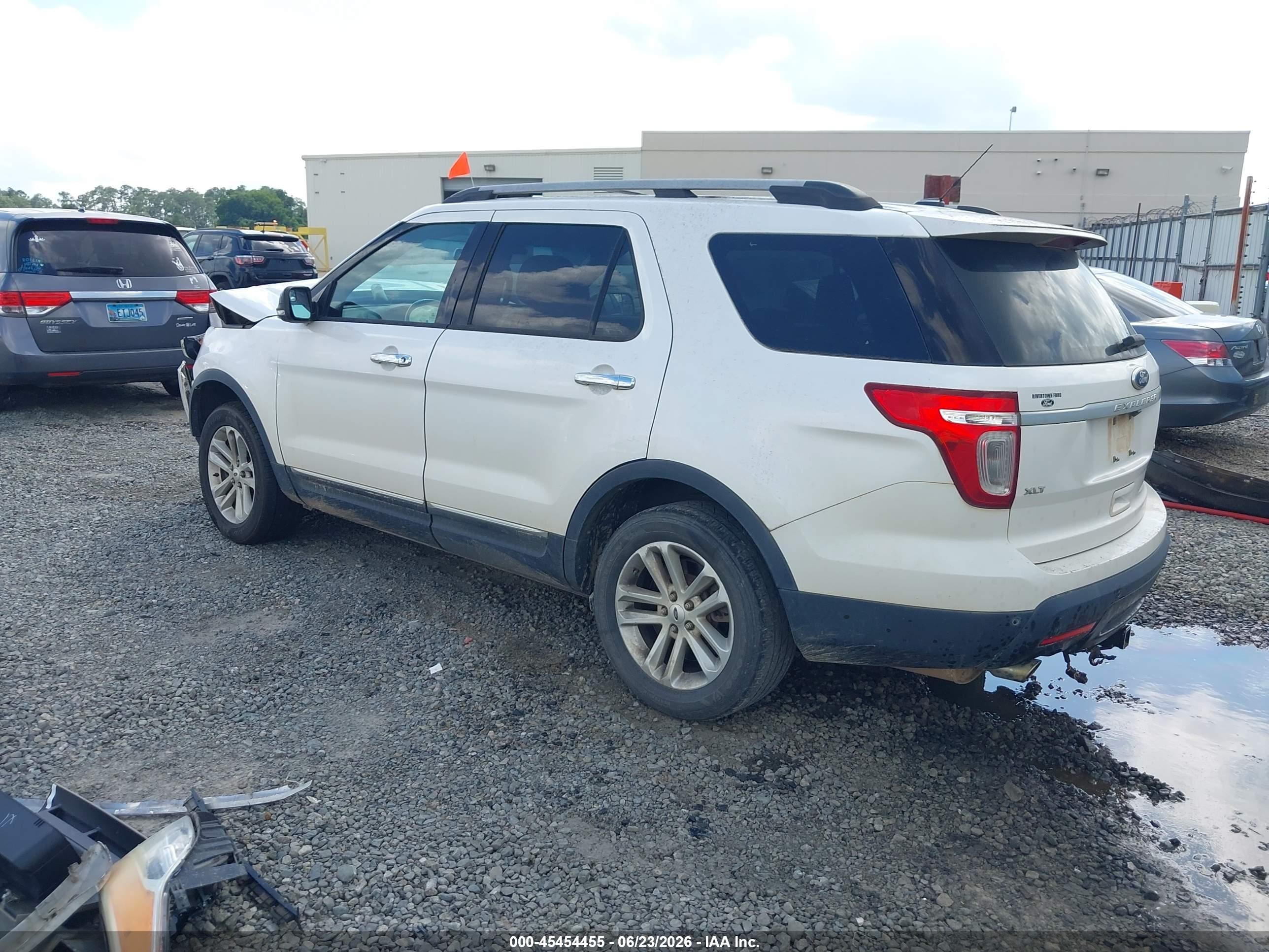 2013 Ford Explorer Xlt White vin: 1FM5K7D87DGC28207
