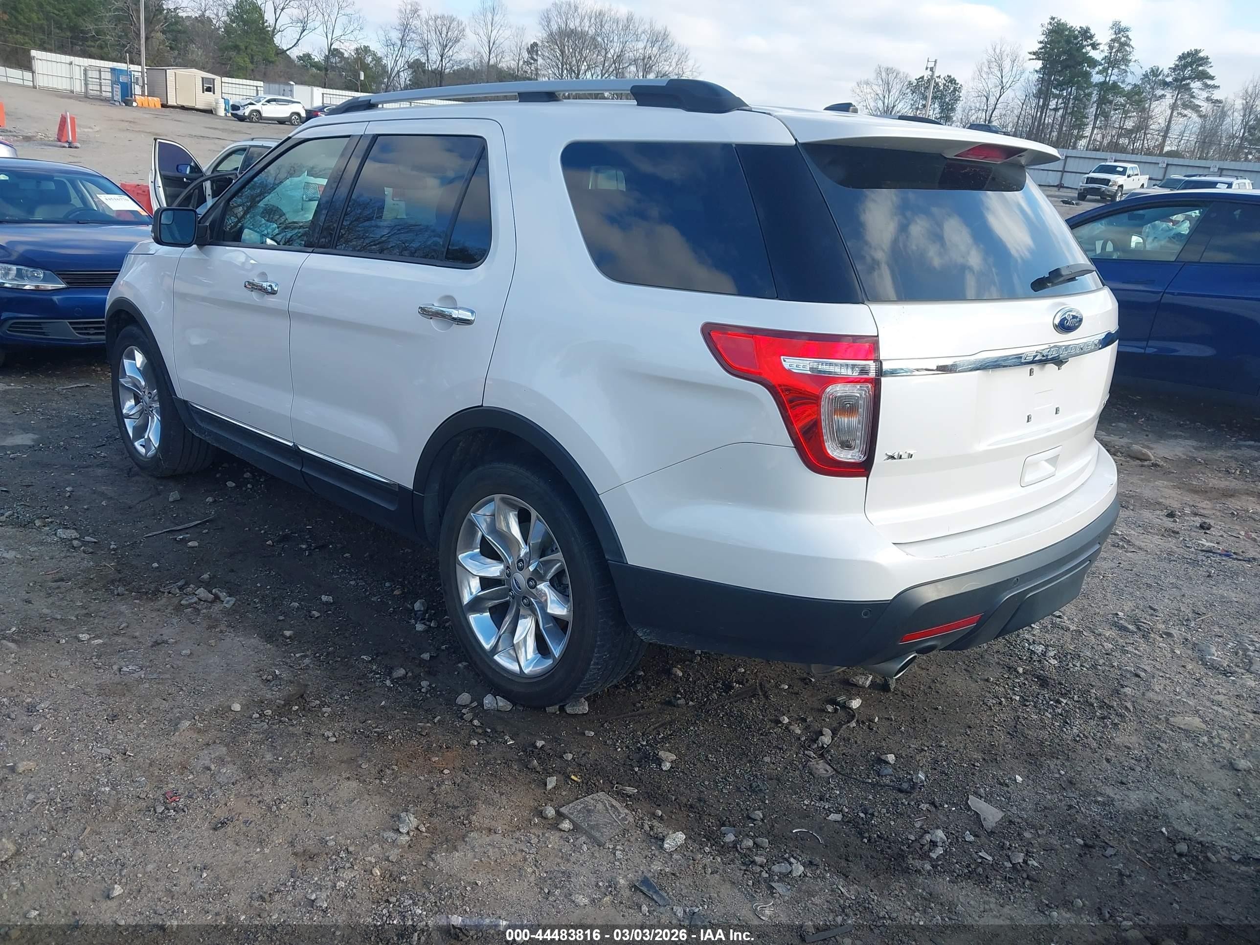 2015 Ford Explorer Xlt White vin: 1FM5K7D87FGA95158