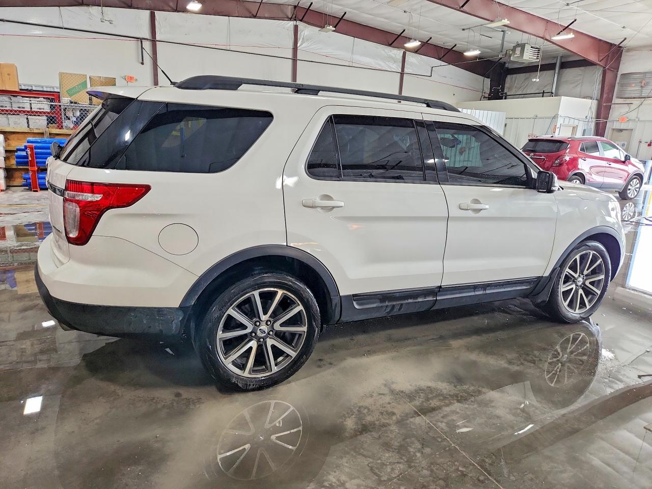 2015 Ford Explorer Xlt White vin: 1FM5K7D87FGC13001