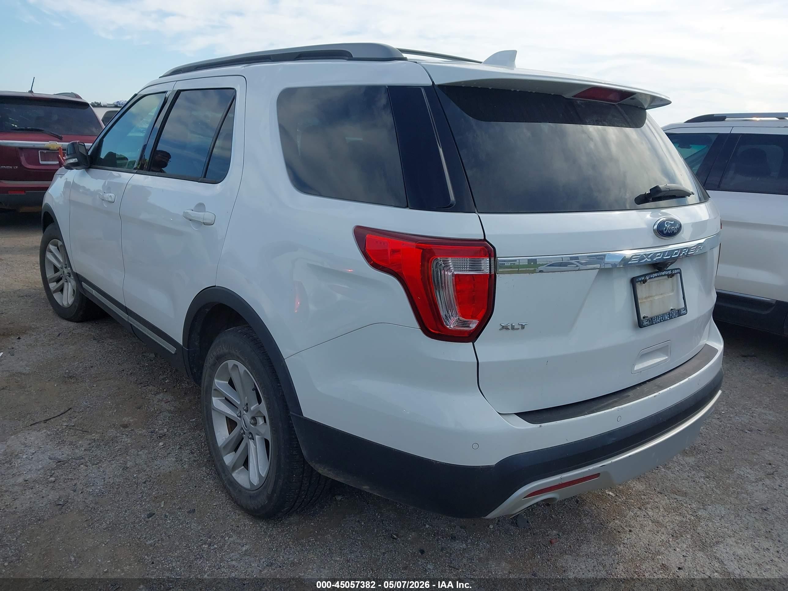 2017 Ford Explorer Xlt White vin: 1FM5K7D87HGA91081