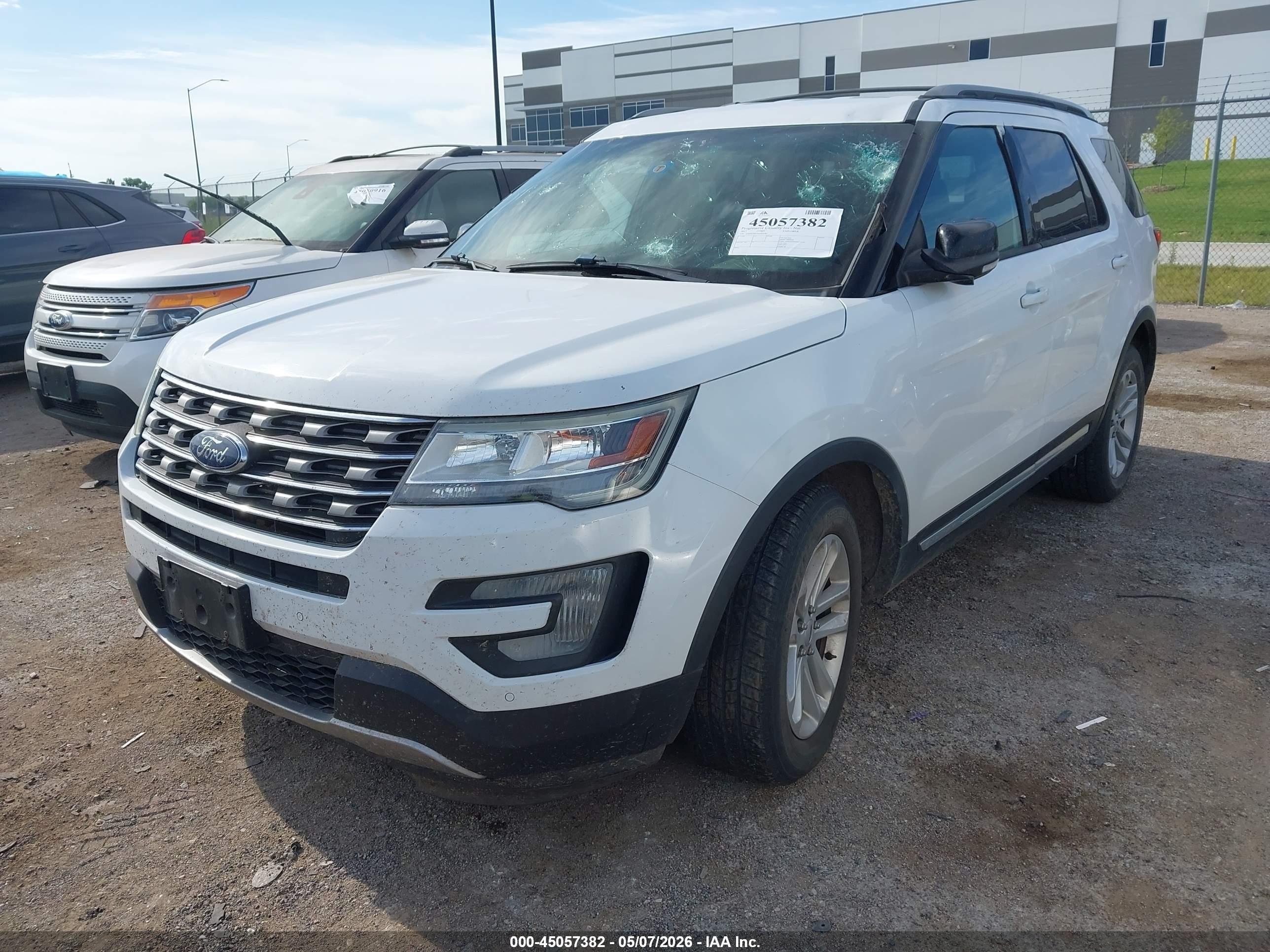 2017 Ford Explorer Xlt White vin: 1FM5K7D87HGA91081