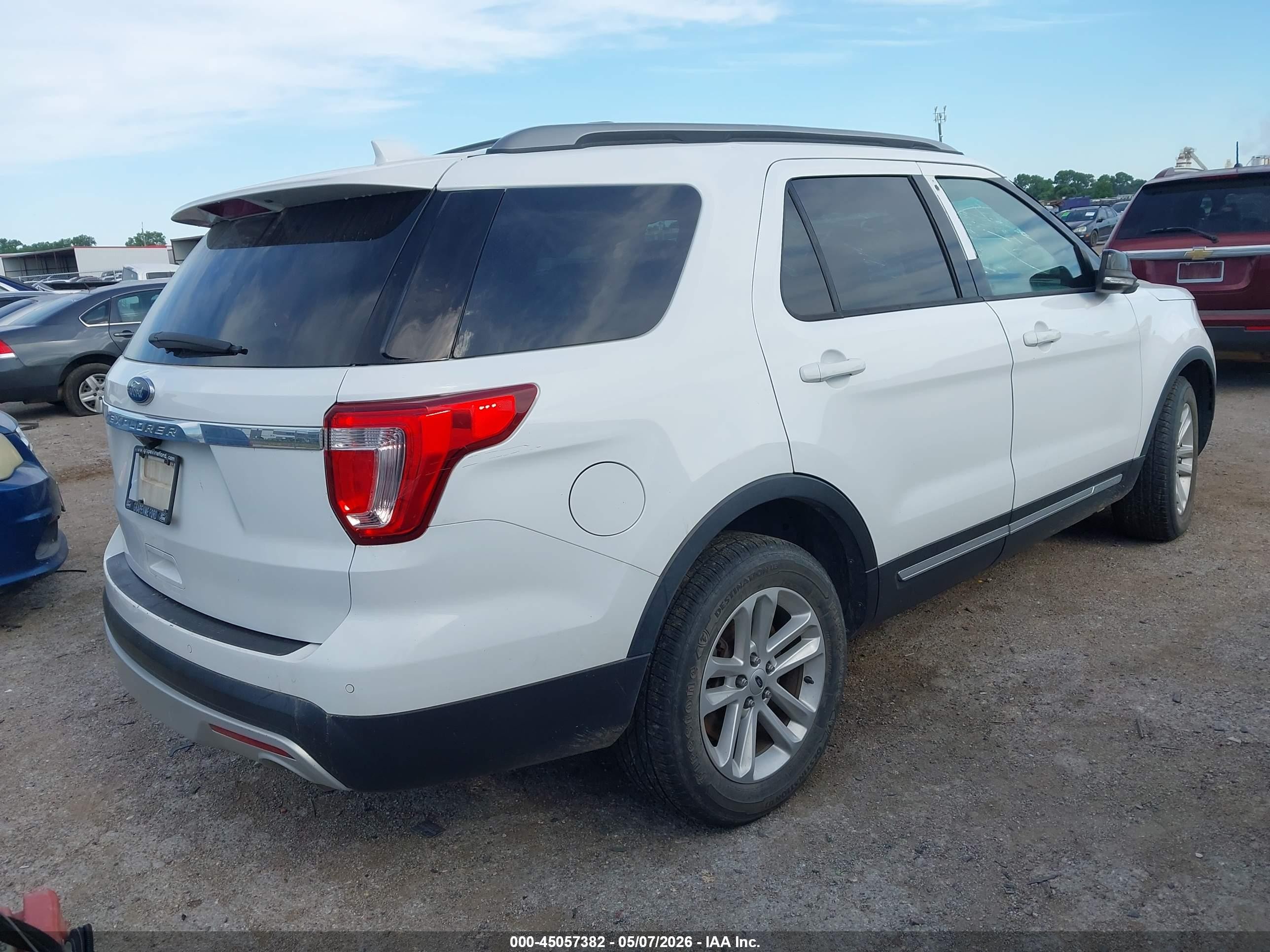 2017 Ford Explorer Xlt White vin: 1FM5K7D87HGA91081