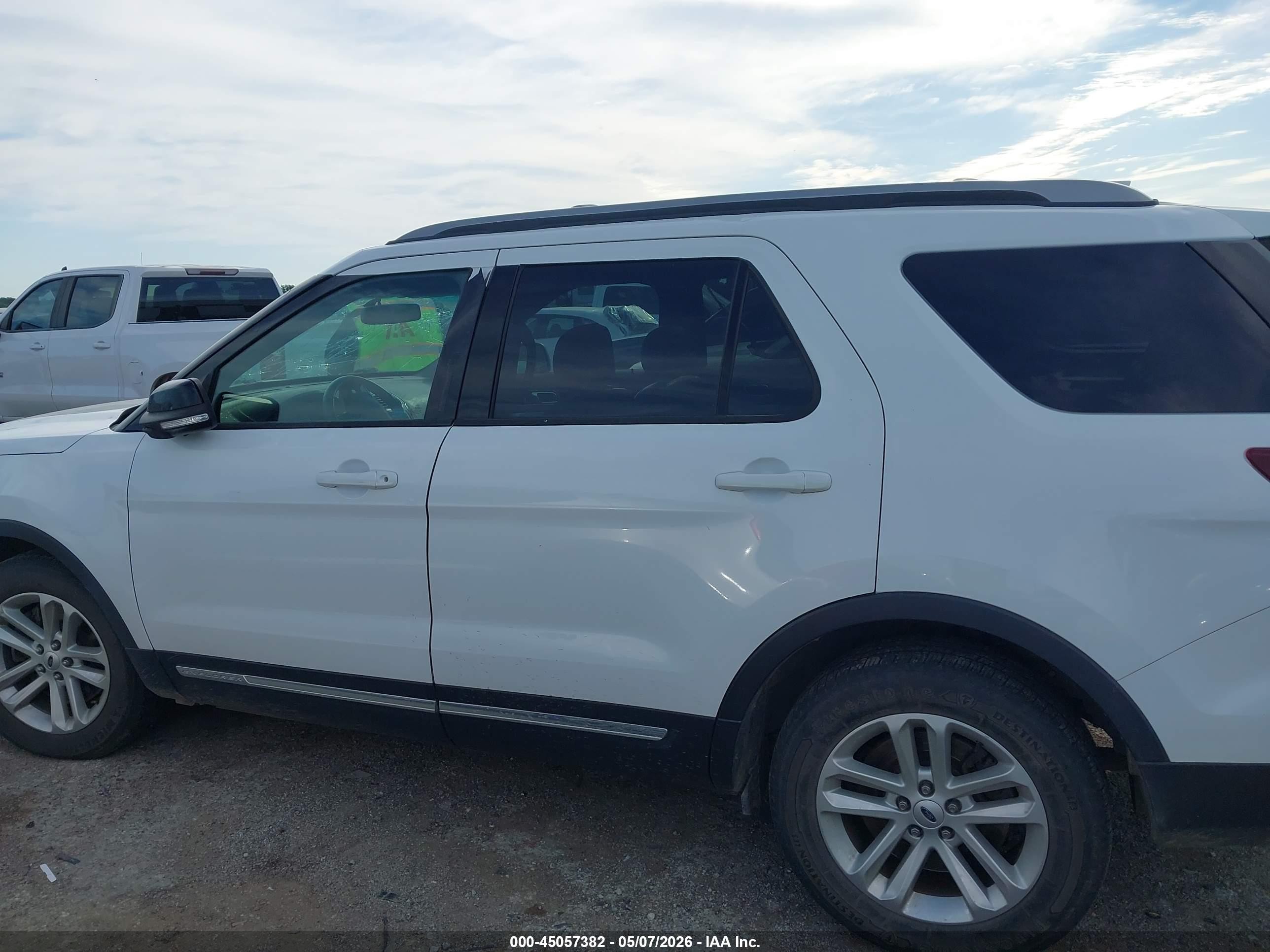 2017 Ford Explorer Xlt White vin: 1FM5K7D87HGA91081