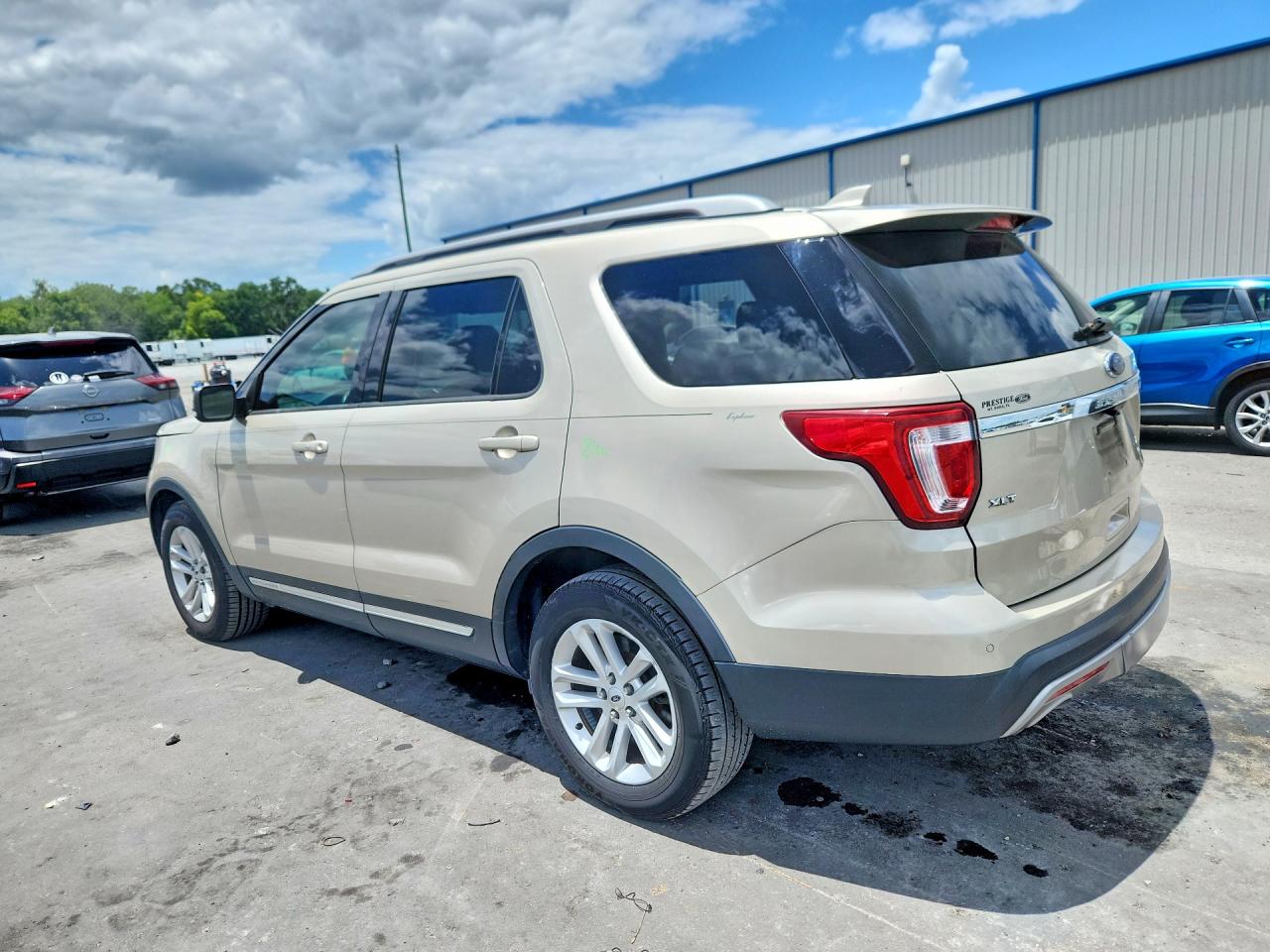 2017 Ford Explorer Xlt Золотой vin: 1FM5K7D87HGC18458