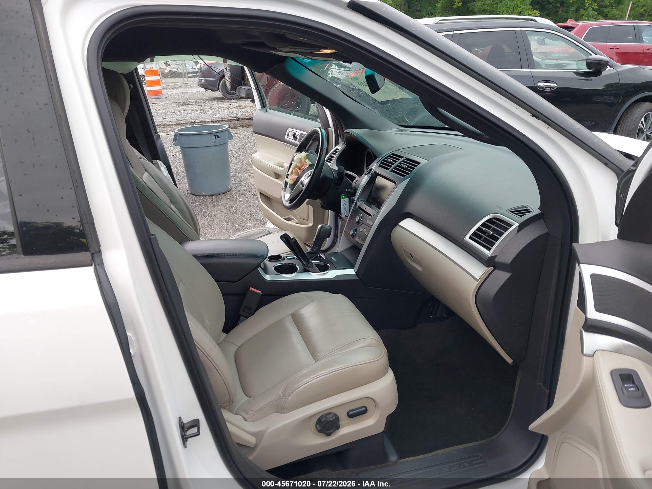 2014 Ford Explorer Xlt White vin: 1FM5K7D88EGA17003