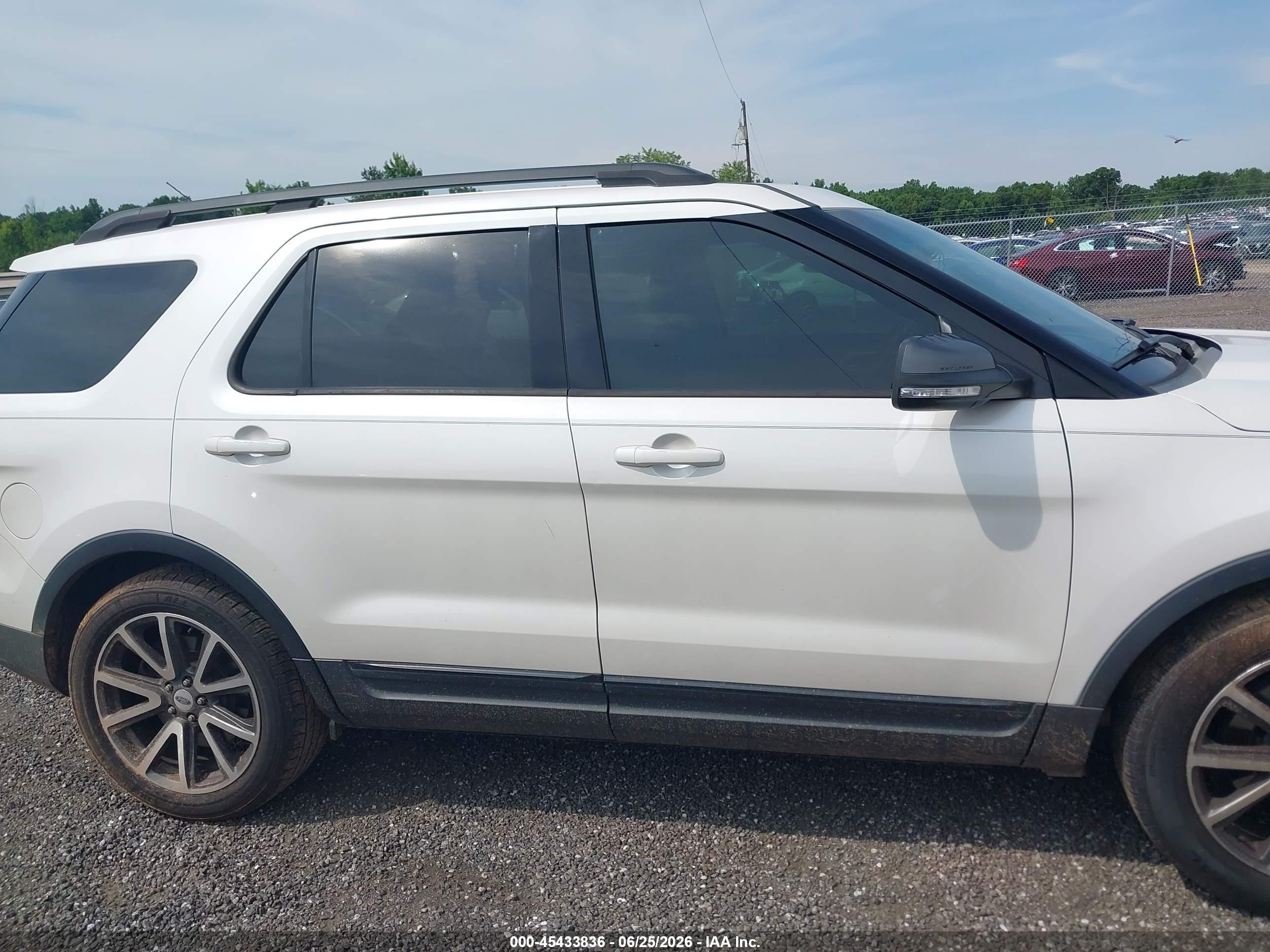 2015 Ford Explorer Xlt Белый vin: 1FM5K7D88FGB55528