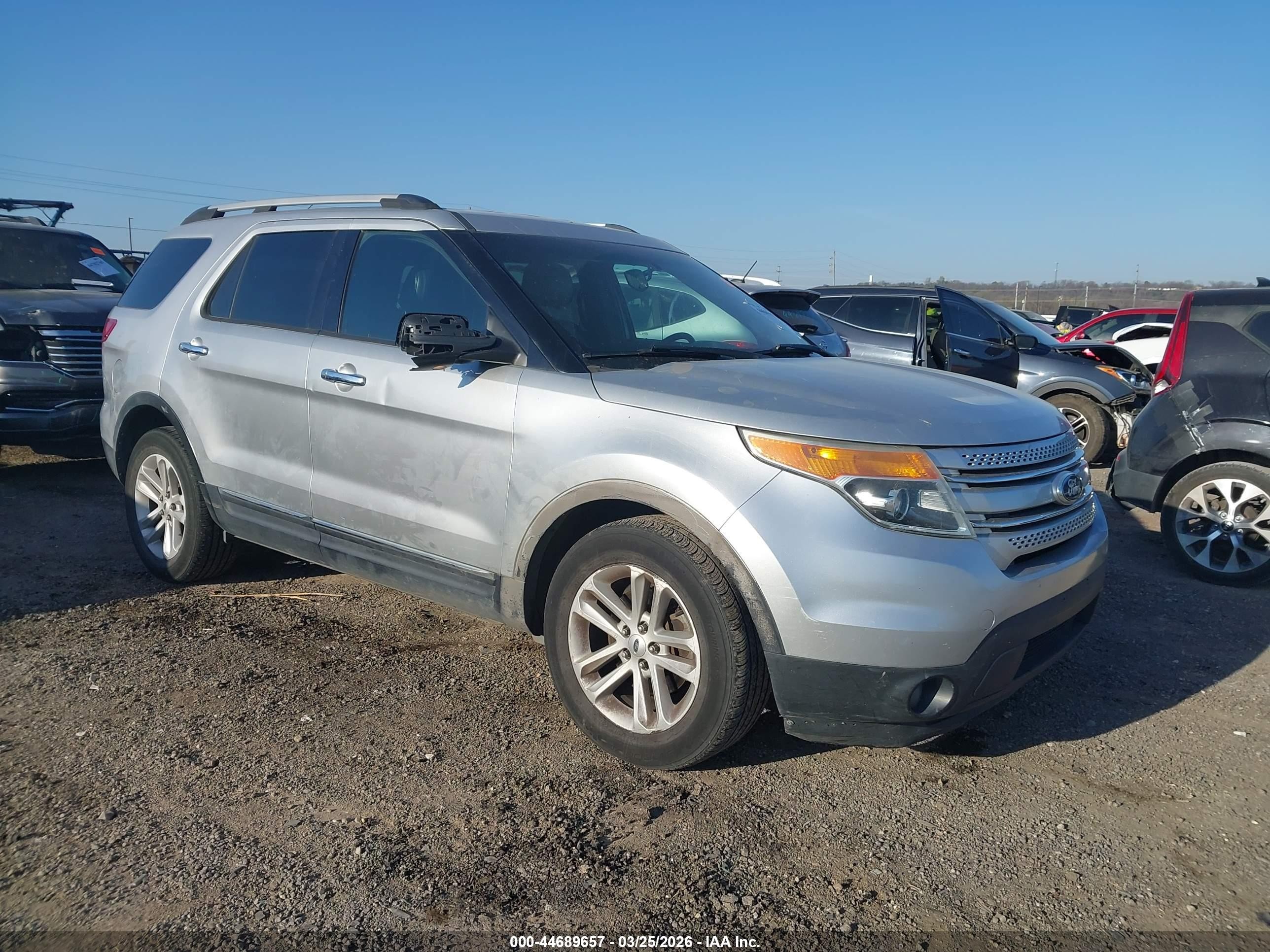 2013 Ford Explorer Xlt Серебряный vin: 1FM5K7D89DGA17235
