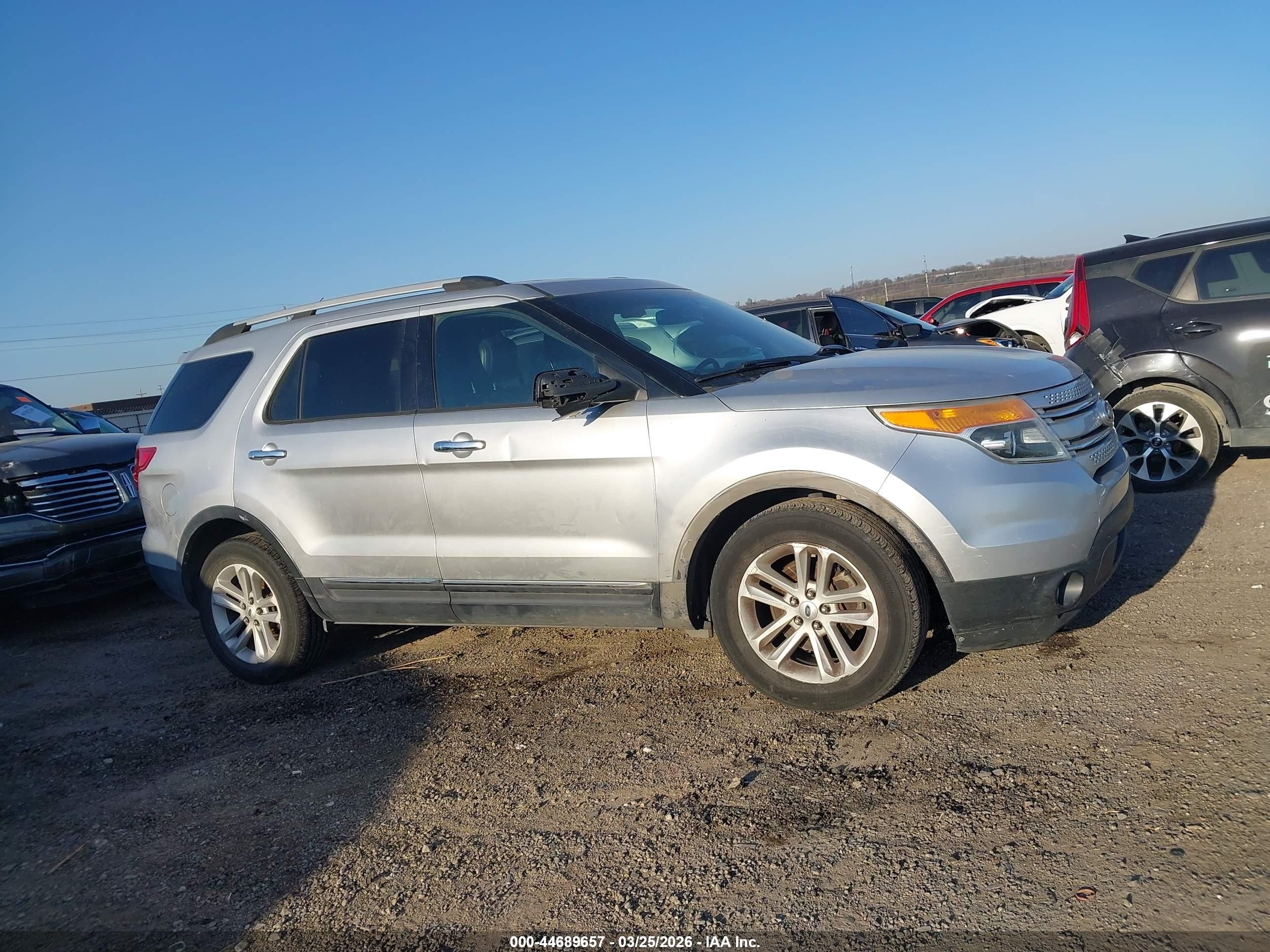 2013 Ford Explorer Xlt Серебряный vin: 1FM5K7D89DGA17235