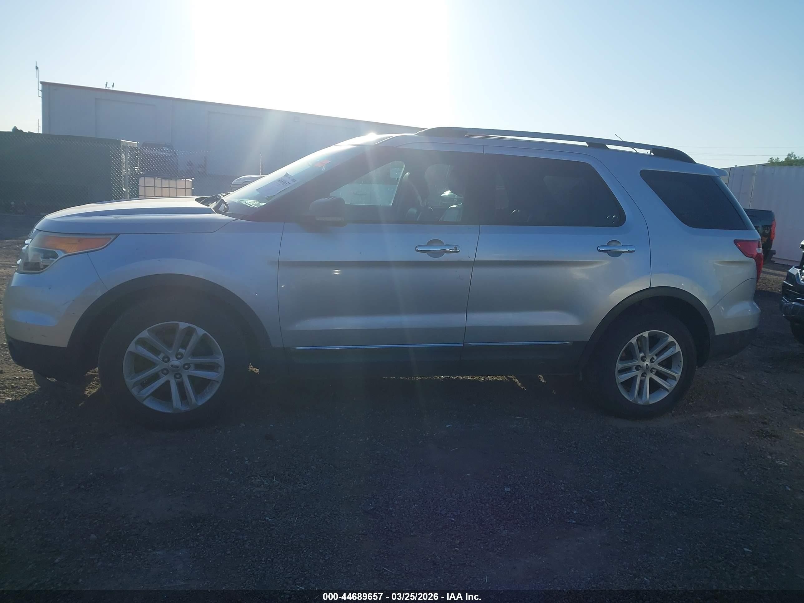 2013 Ford Explorer Xlt Серебряный vin: 1FM5K7D89DGA17235