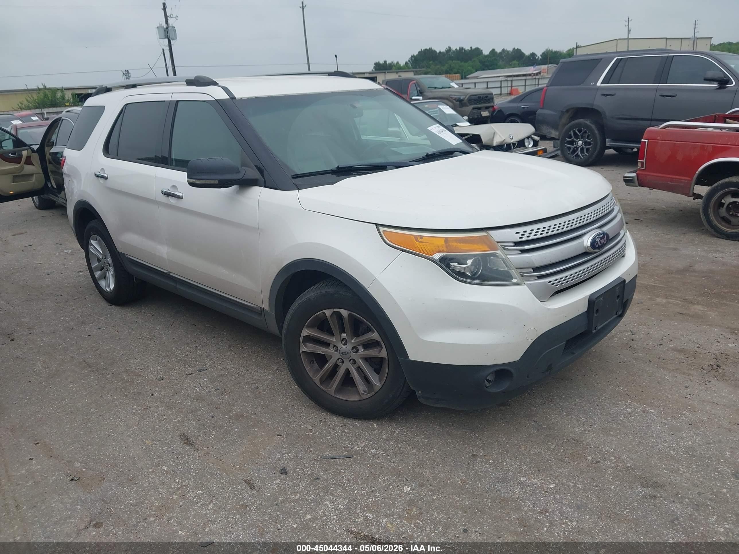 2013 Ford Explorer Xlt White vin: 1FM5K7D89DGA25609