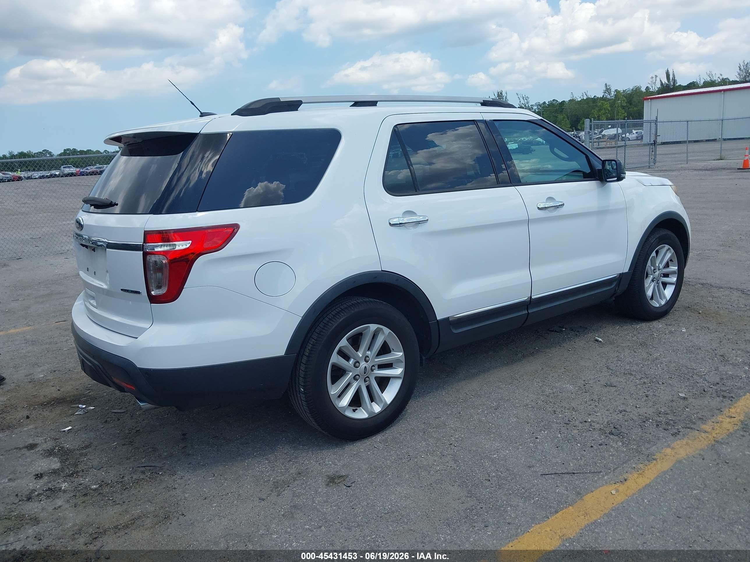 2013 Ford Explorer Xlt White vin: 1FM5K7D89DGB32191