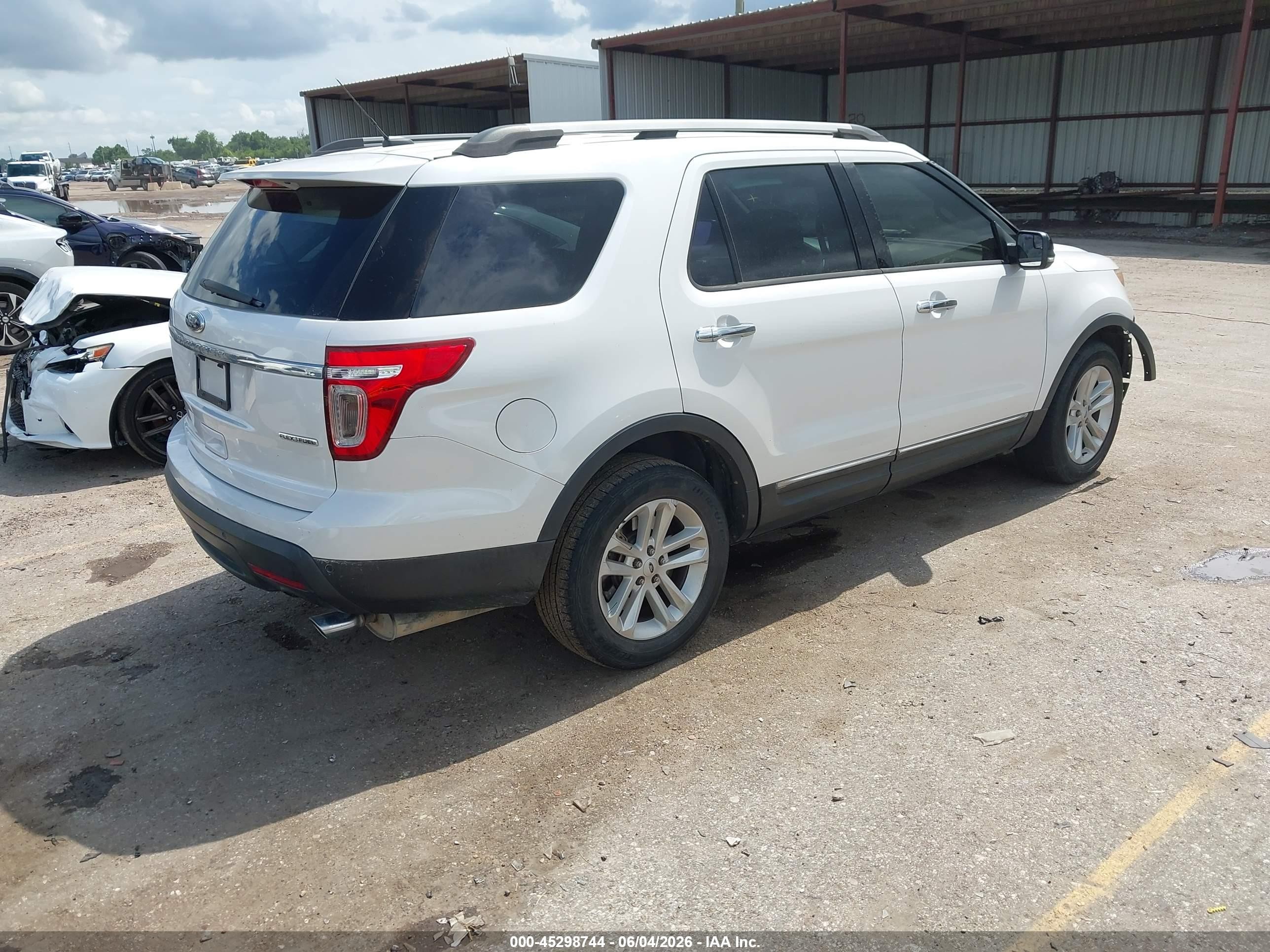 2013 Ford Explorer Xlt White vin: 1FM5K7D89DGC86125