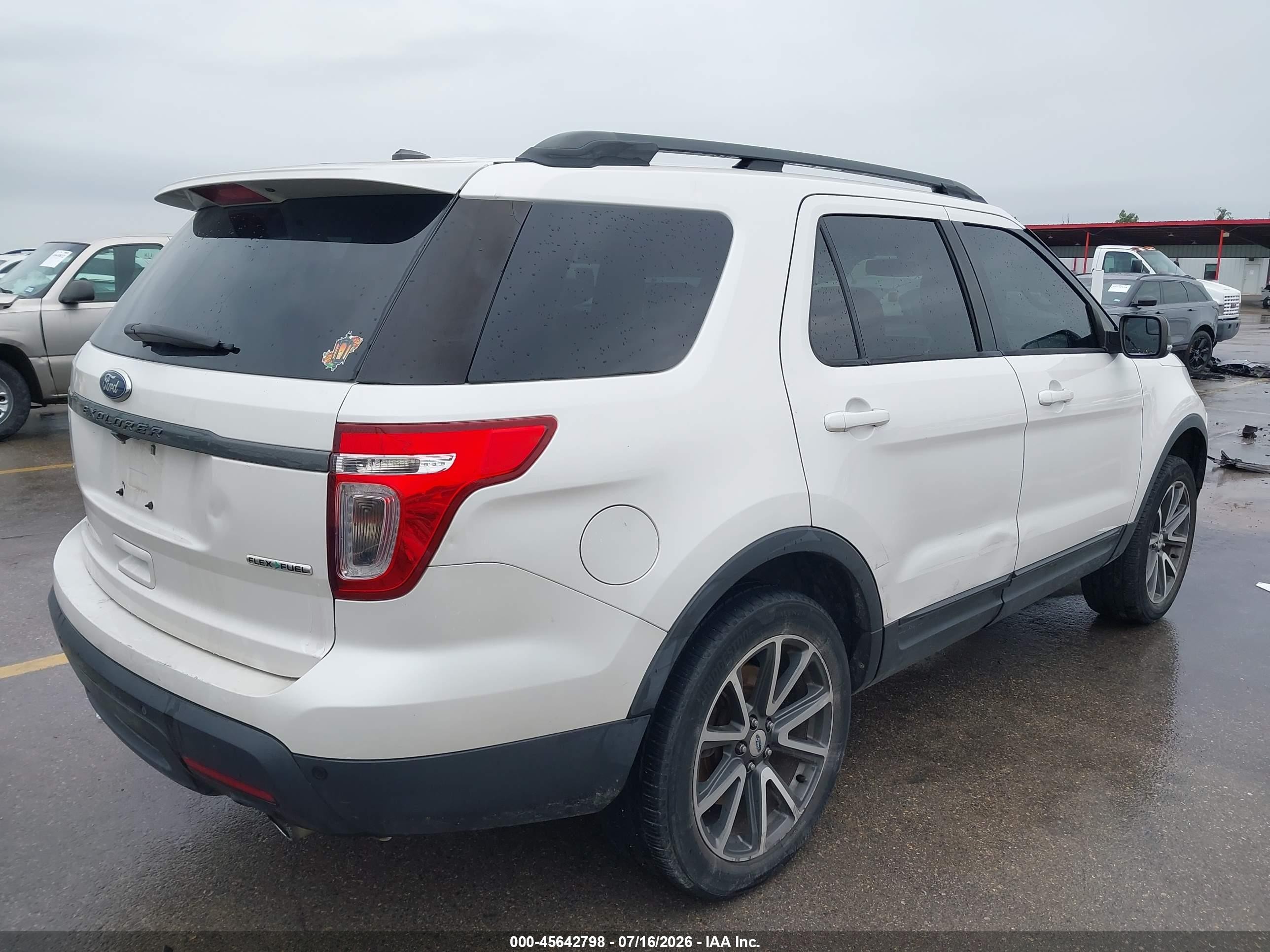 2015 Ford Explorer Xlt White vin: 1FM5K7D89FGC15560