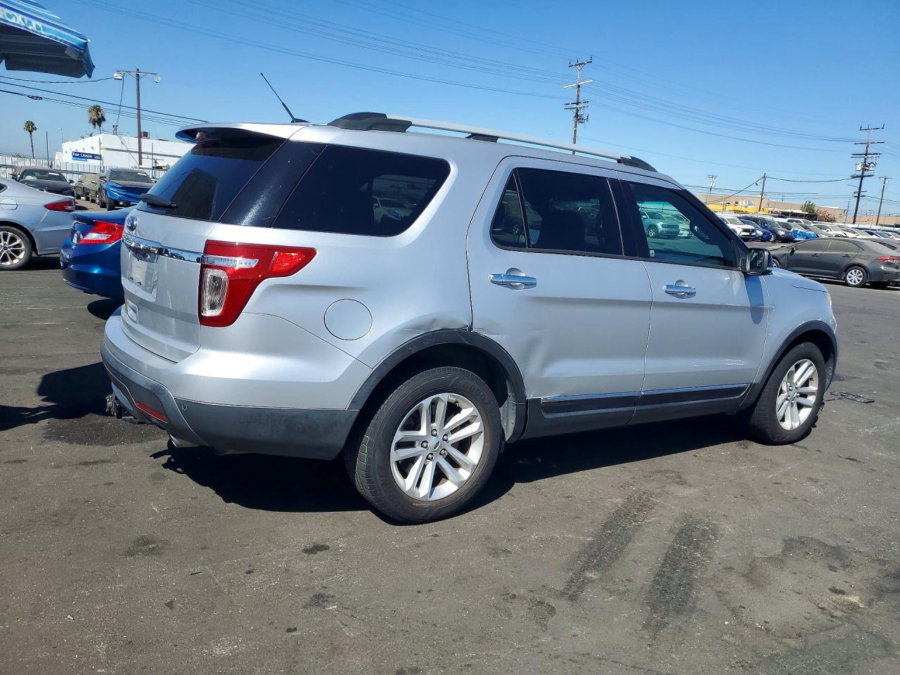 2015 Ford Explorer Xlt Silver vin: 1FM5K7D89FGC39986