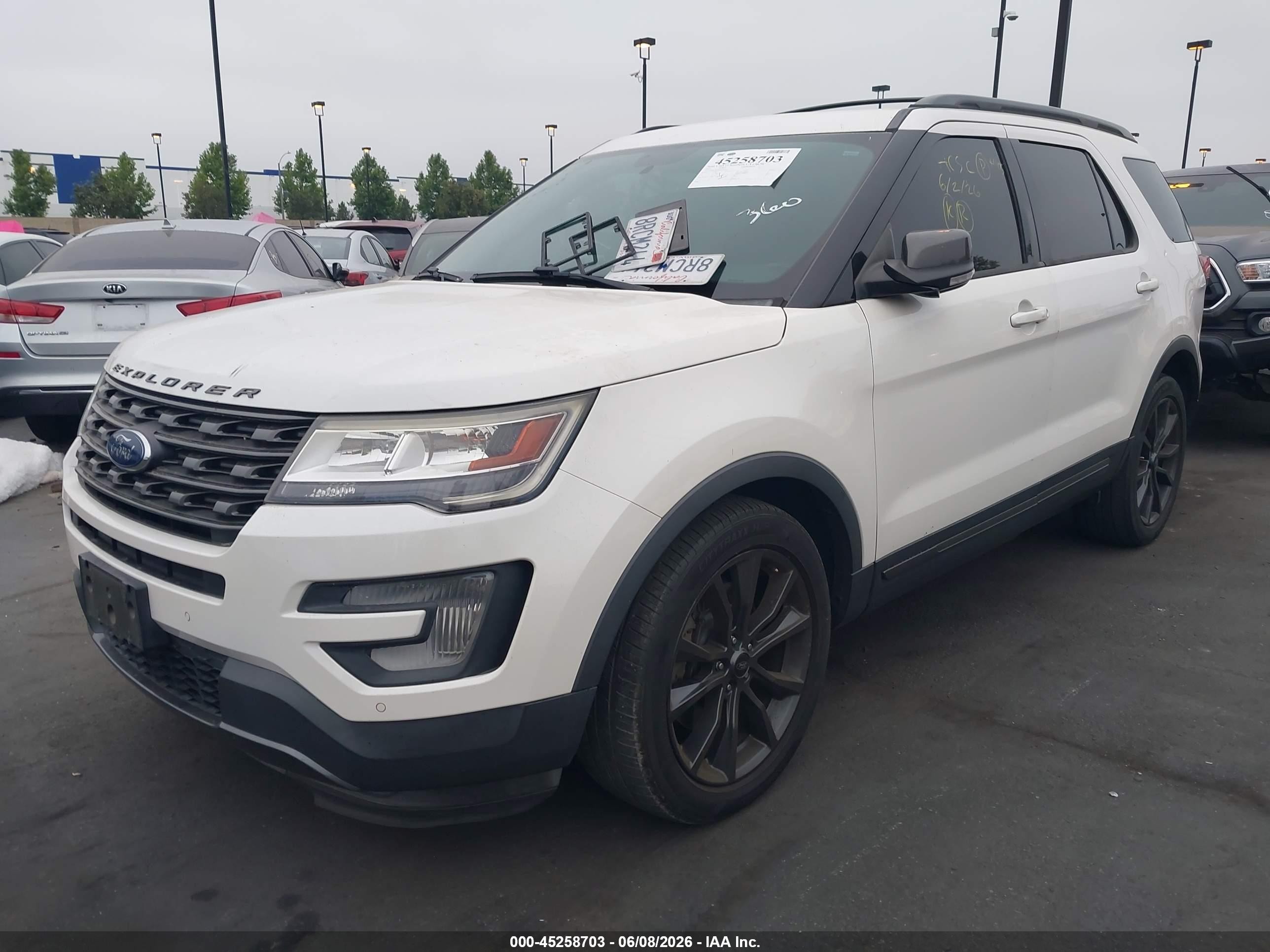 2017 Ford Explorer Xlt White vin: 1FM5K7D89HGD42036