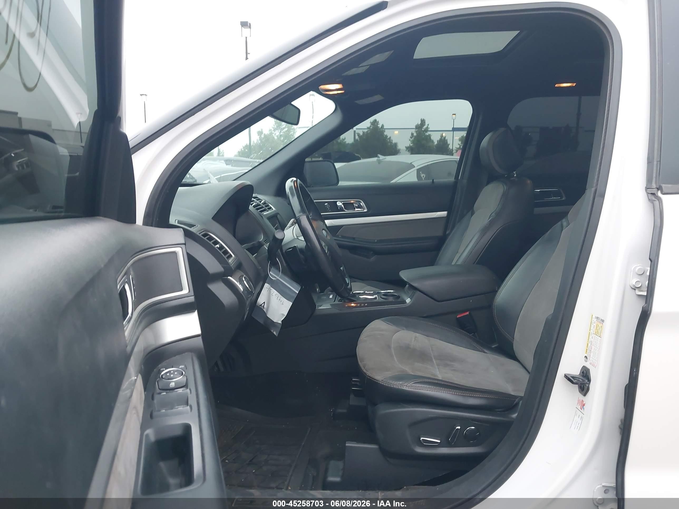 2017 Ford Explorer Xlt White vin: 1FM5K7D89HGD42036