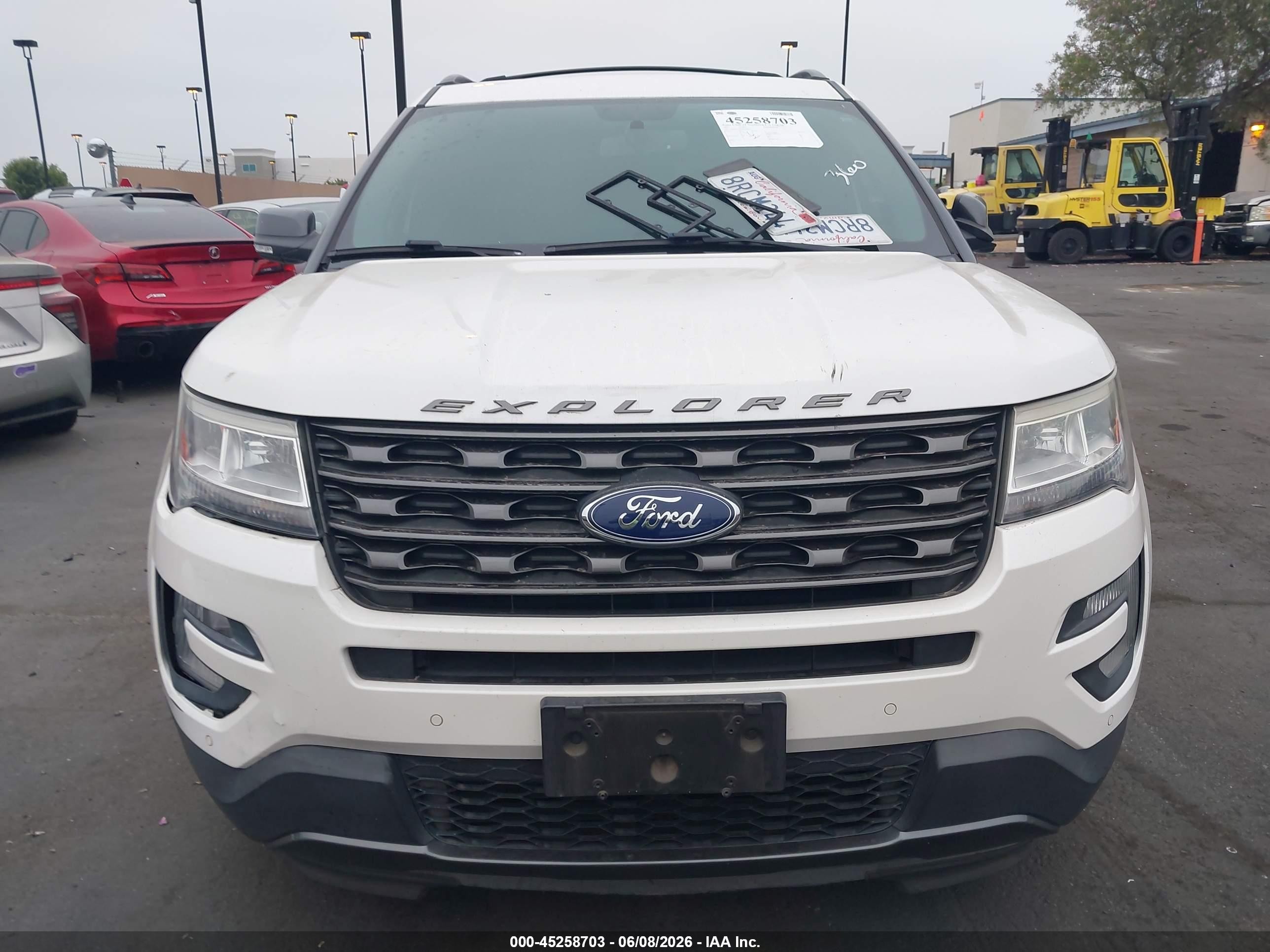 2017 Ford Explorer Xlt White vin: 1FM5K7D89HGD42036