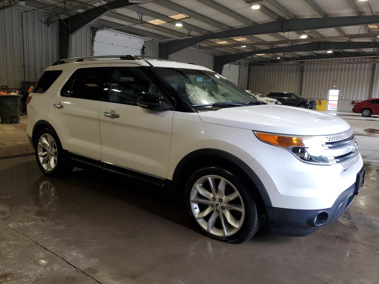 2013 Ford Explorer Xlt White vin: 1FM5K7D8XDGA29703 Damage: Right Front Tire, Flat, Repair Required