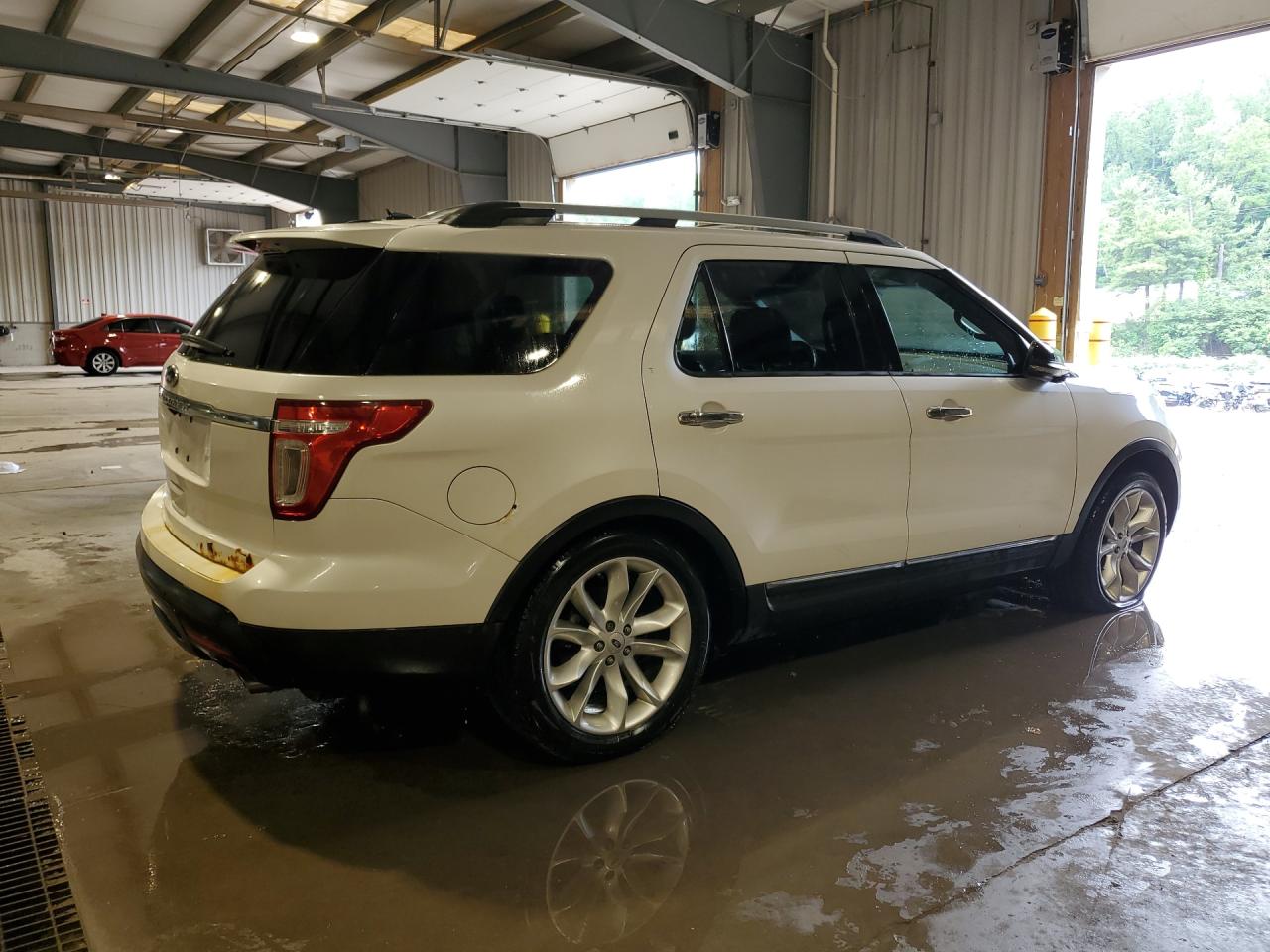 2013 Ford Explorer Xlt White vin: 1FM5K7D8XDGA29703 Damage: Right Qtr Panel, Rust, 4 To 5 Inches